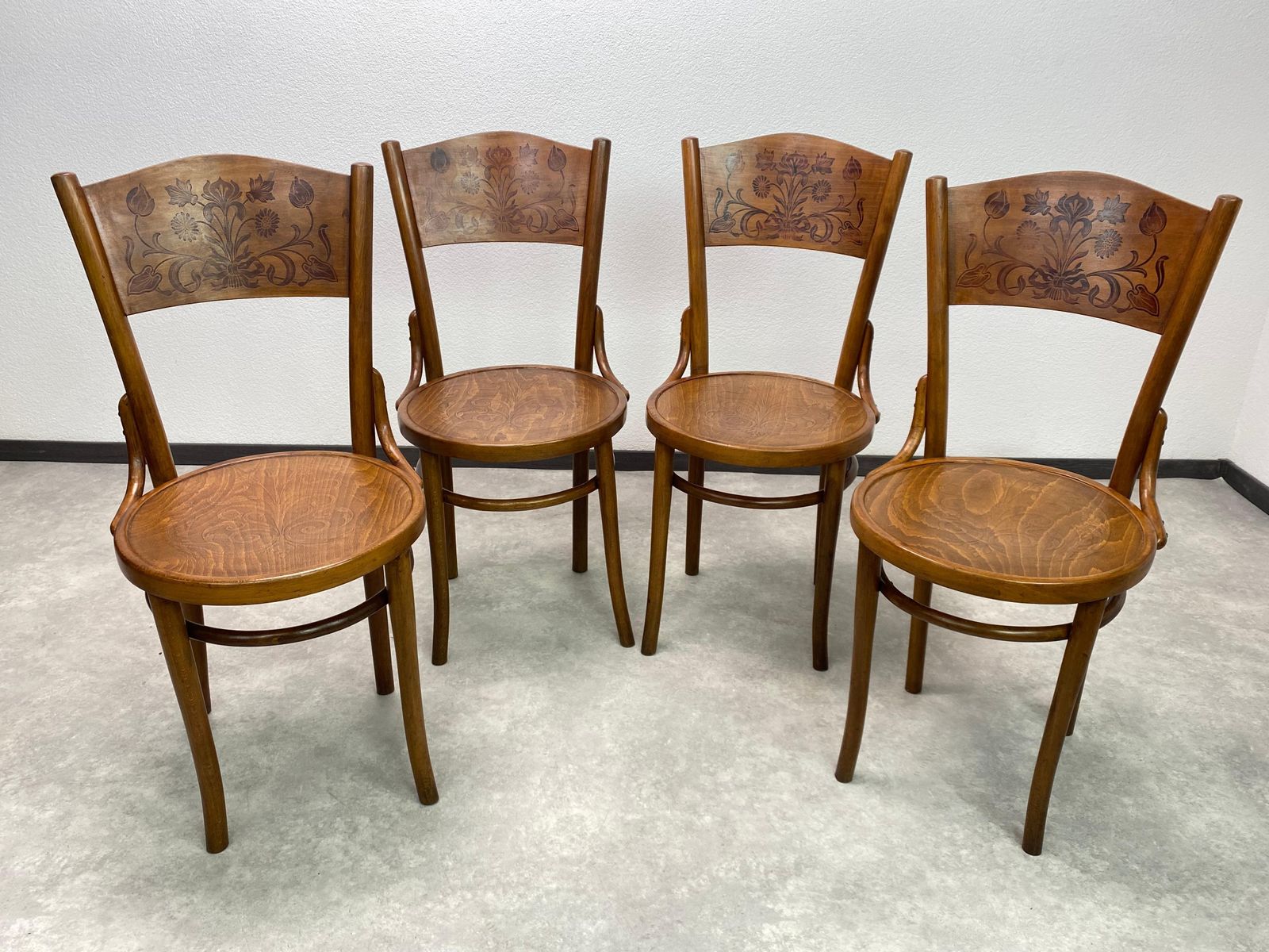 Set Of 4 Dining Room Chairs By Thonet Mundus