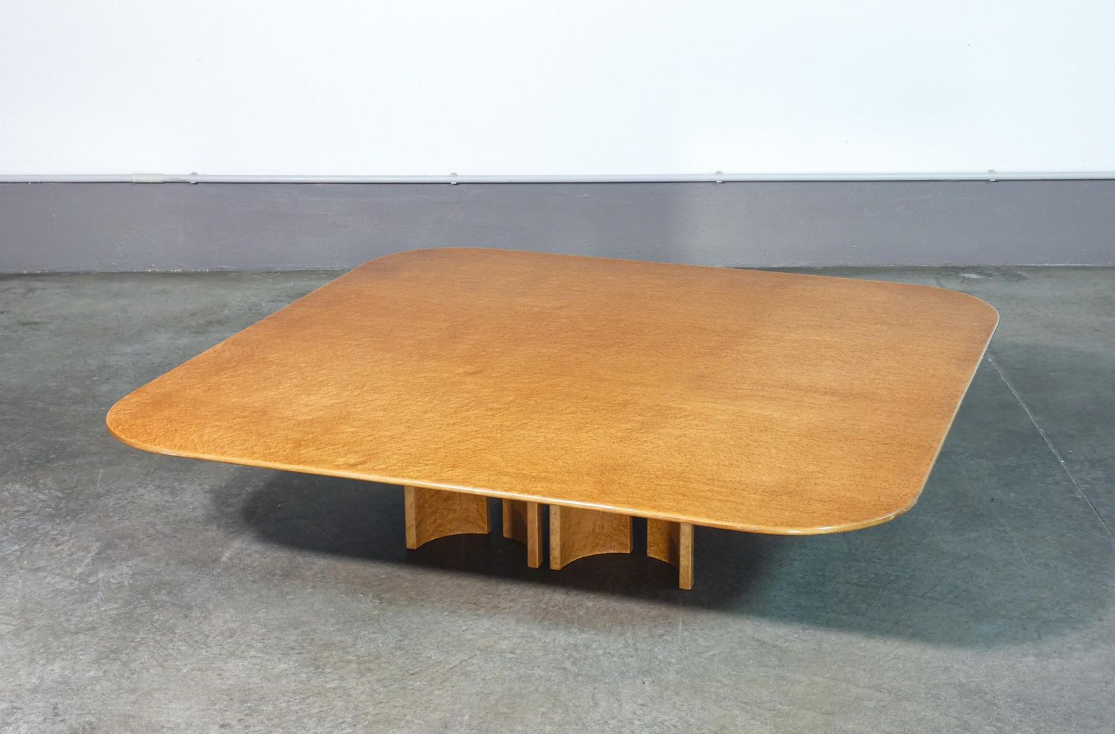 Coffee Table, Design By Giovanni Offredi For Saporiti. 70s/80s photo furniture
