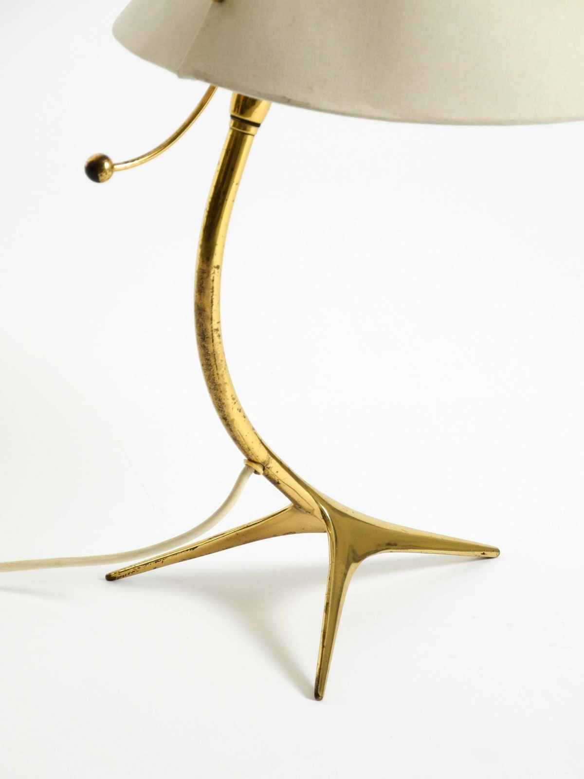 photo vintage Beautiful Large Mid Century Brass Crow's Foot Table Lamp By Kalmar Austria