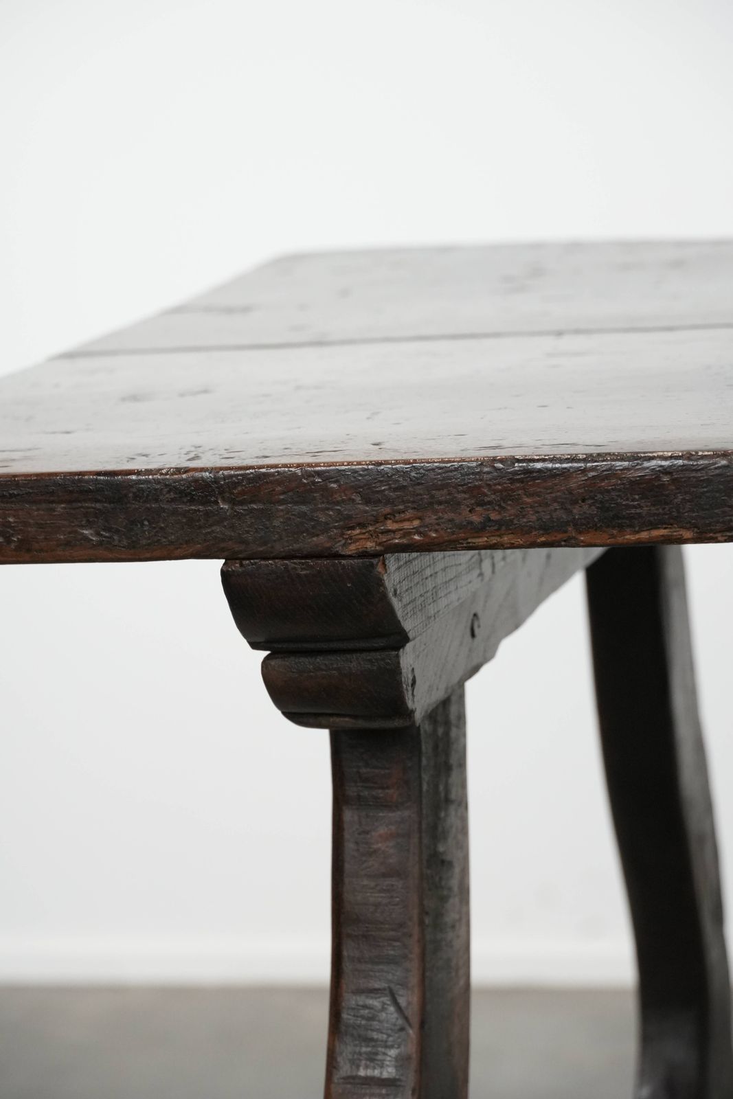 photo furniture Antique Spanish Side Table/ Dining Table From The Early 18th Century With A Beautiful Patina And A Cast Iron Base