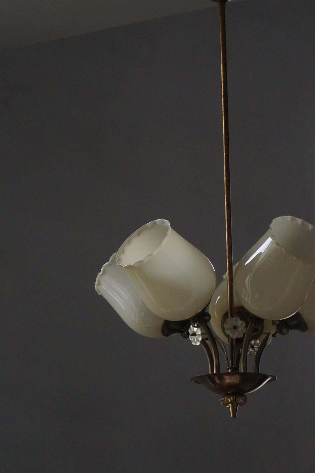 photo furniture Mid Century Modern, Chandelier In Brass & Glass, Itsu, Finland, 1950s