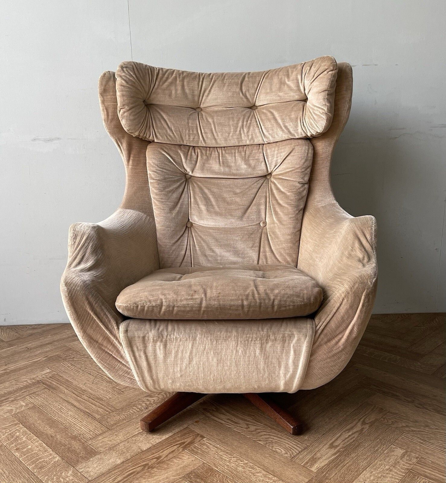 Parker Knoll Iconic Statesman Vintage Swivel Egg Chair Armchair photo furniture