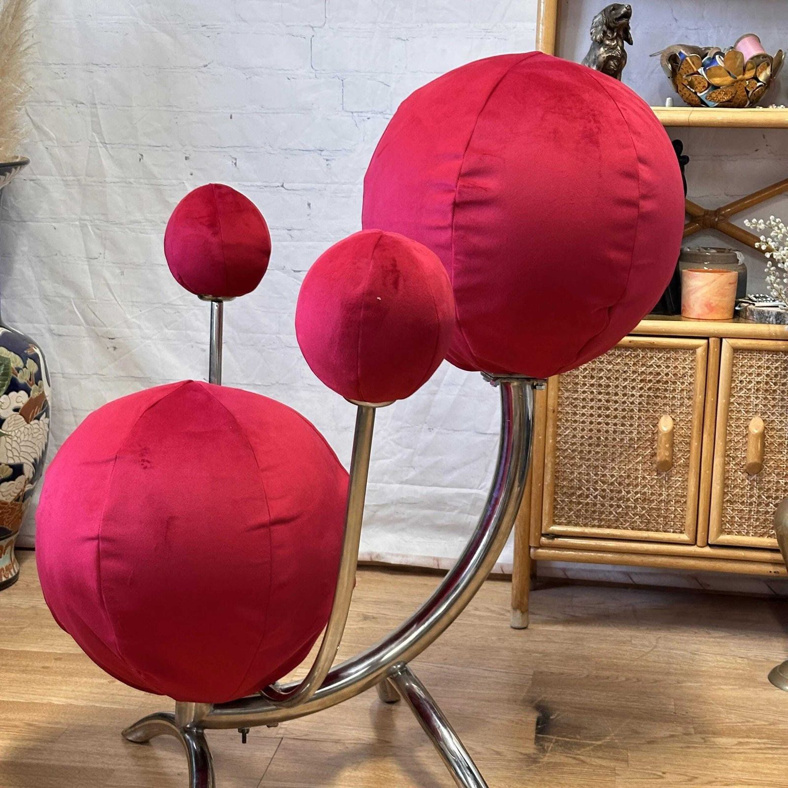 photo vinterior Alan Eagle Solar System Chair Red Velvet & Chrome Post Modern Orbital Design