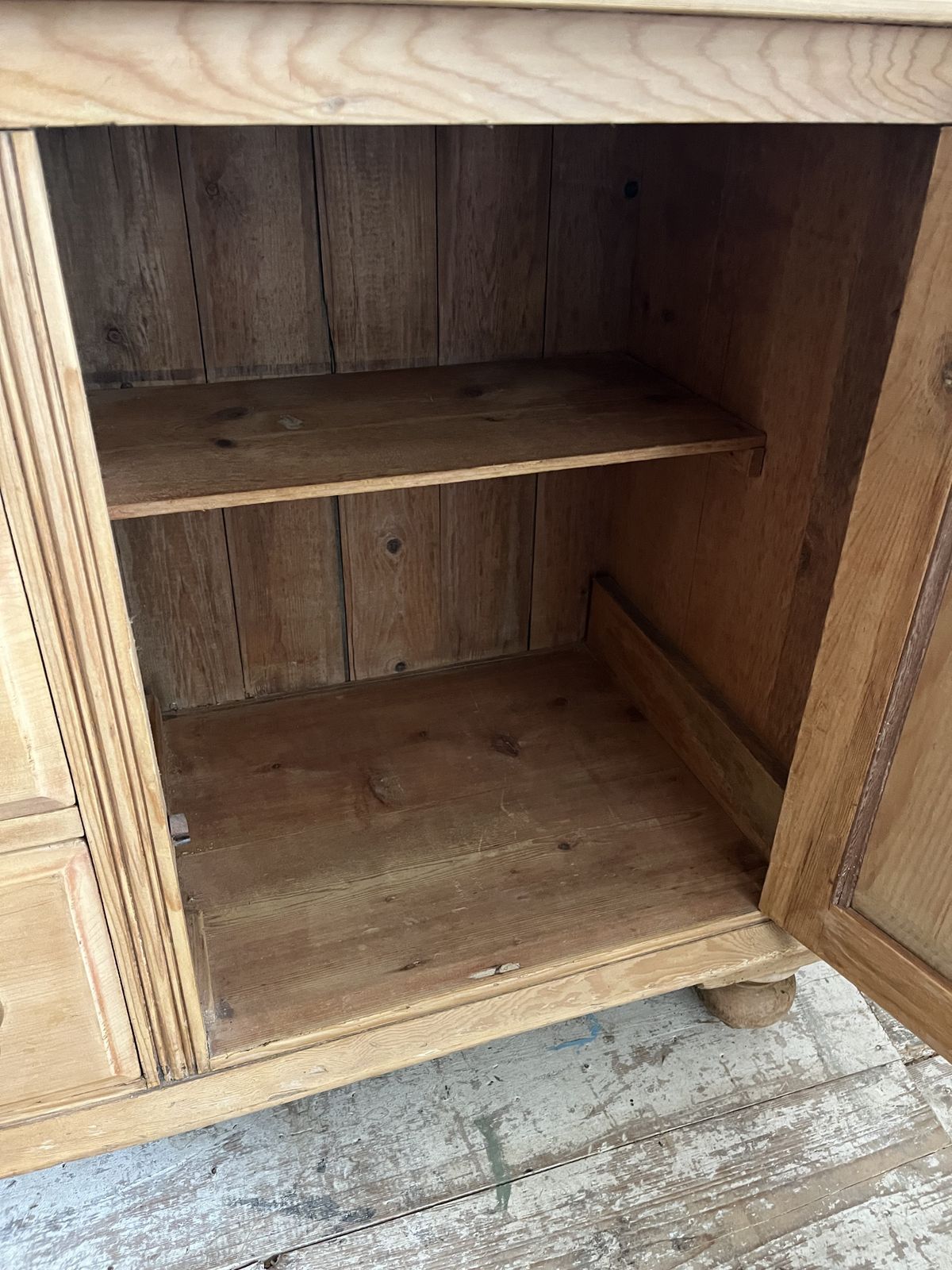 A Stunning Victorian Pine Dresser Base/Sideboard With Three Drawers photo furniture