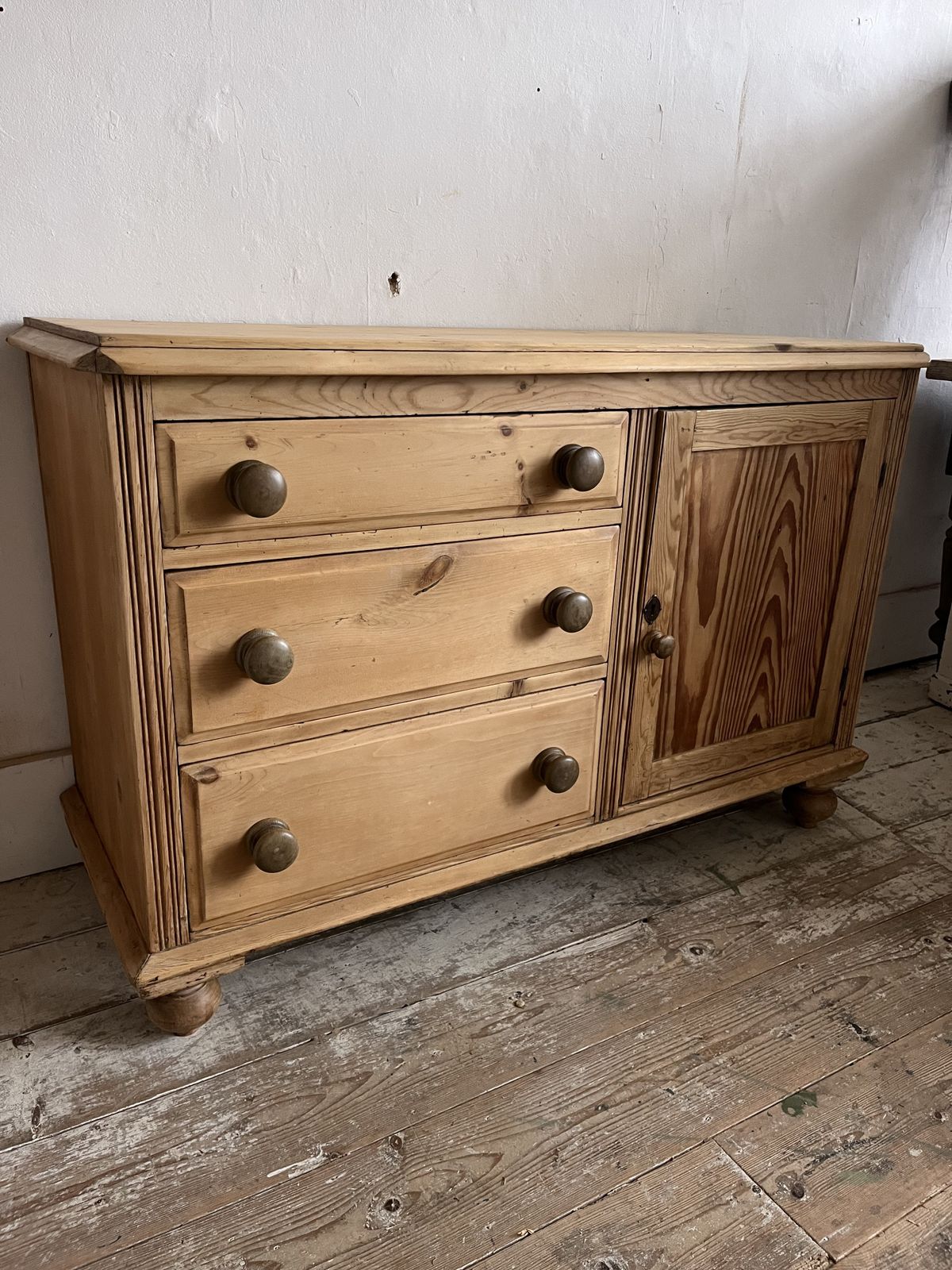 Furniture A Stunning Victorian Pine Dresser Base/Sideboard With Three Drawers photo