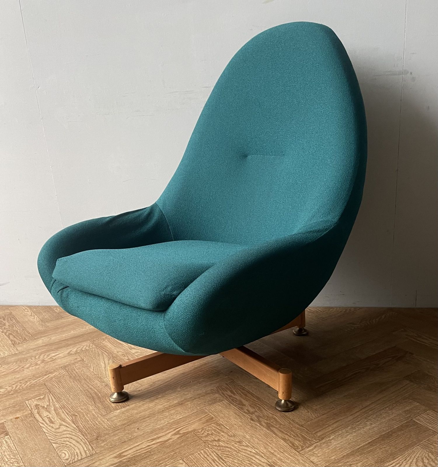 Greaves And Thomas Iconic 1960s Vintage Swivel Egg Chair Armchair. photo buy