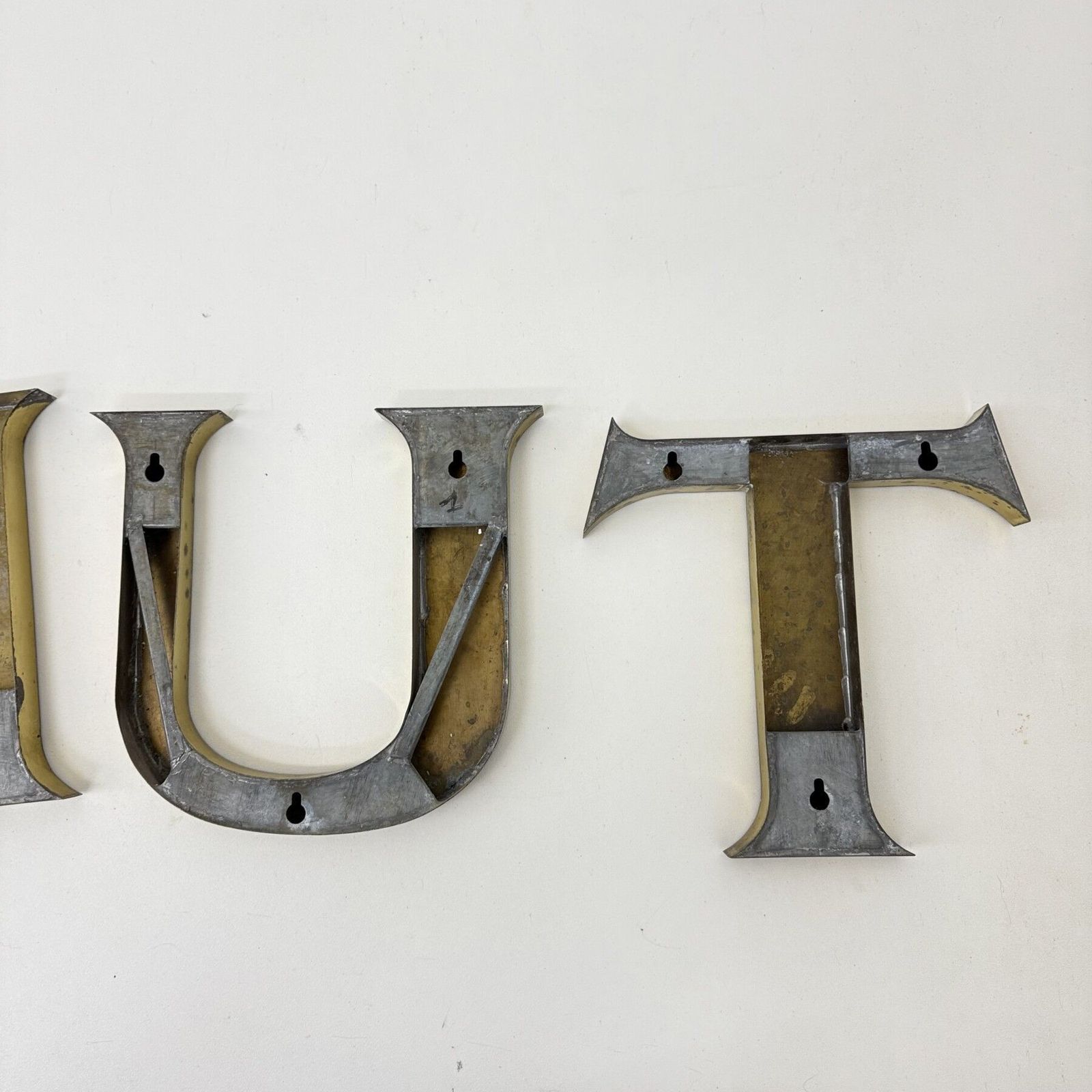 Antieke Messing Grote Letters 'Brut', Jaren 1930 photo vintage