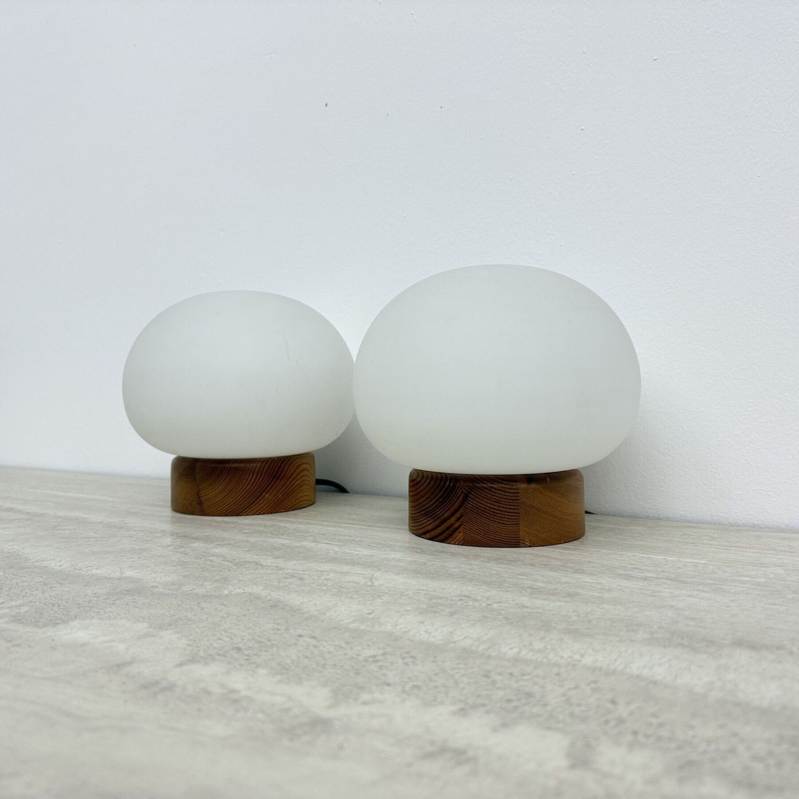 photo vinterior Set Of 2 Pine Wood And Opaline Glass Table Lamps , 1970s
