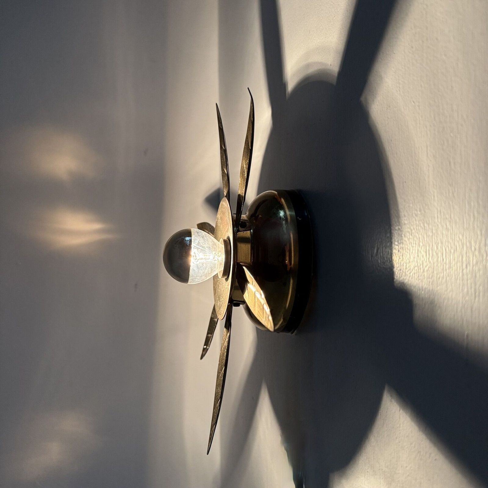 189.0 Mid Century Wandlamp Messing Bloem, Ca. Jaren 1950 photo
