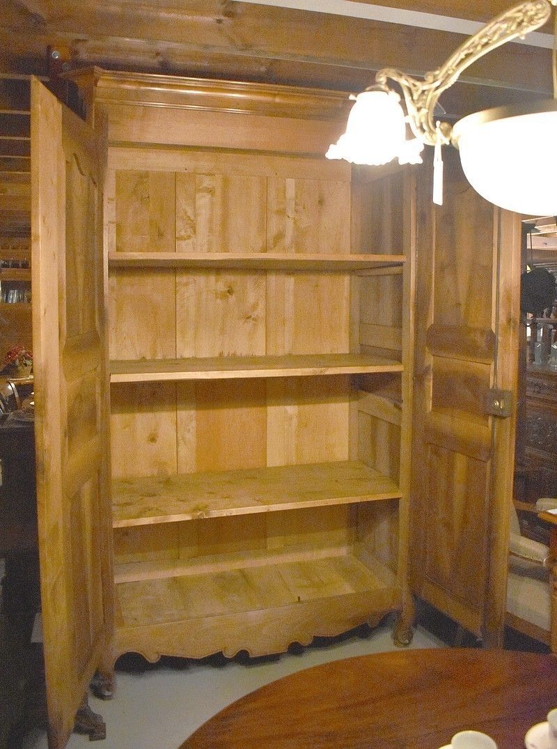 photo furniture Louis XV Cabinet In Blond Walnut, 19th Century