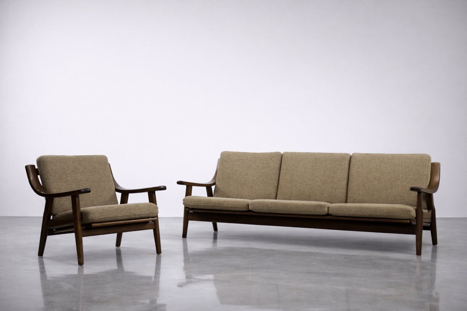 Vintage Mid Century Scandinavian Modern 3 Zitsbank & Fauteuil Van Hans J. Wegner Voor Getama, Jaren 1960, Set Van 2