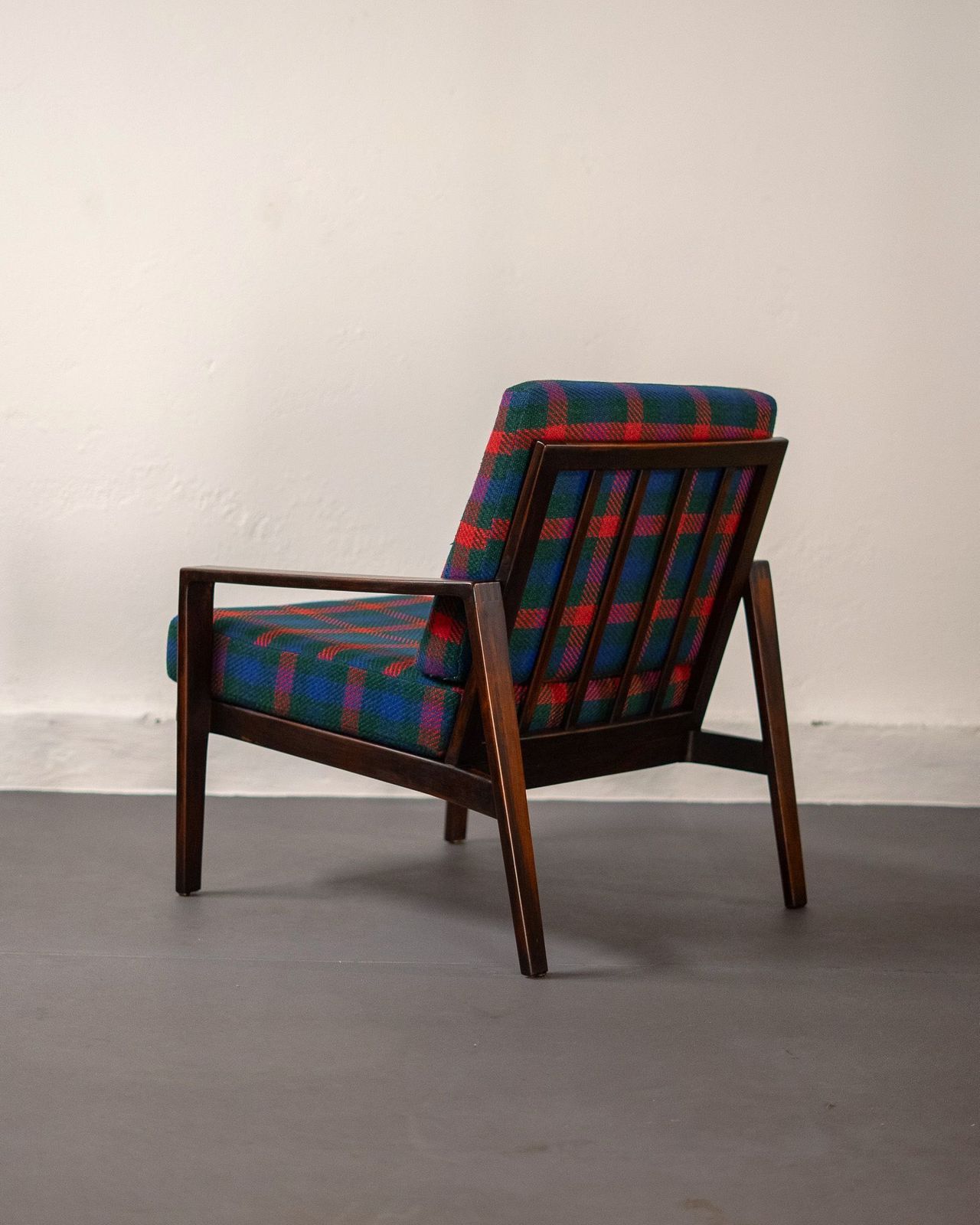 Knoll Antimott Armchair In Walnut And Tartan photo Furniture