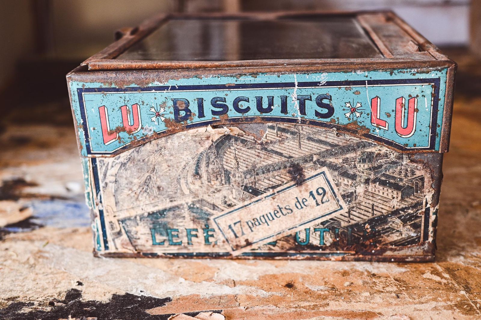 Antique French Lu Biscuit Tin, 1900 Paris Exposition, Glass Top Petit Beurre Box, Art Nouveau Design photo buy