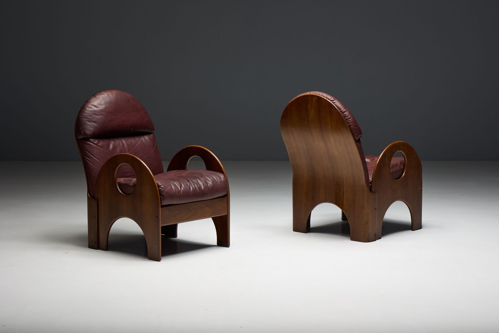 Furniture Gae Aulenti Arcata Easy Chair In Walnut And Burgundy Leather, 1960s photo