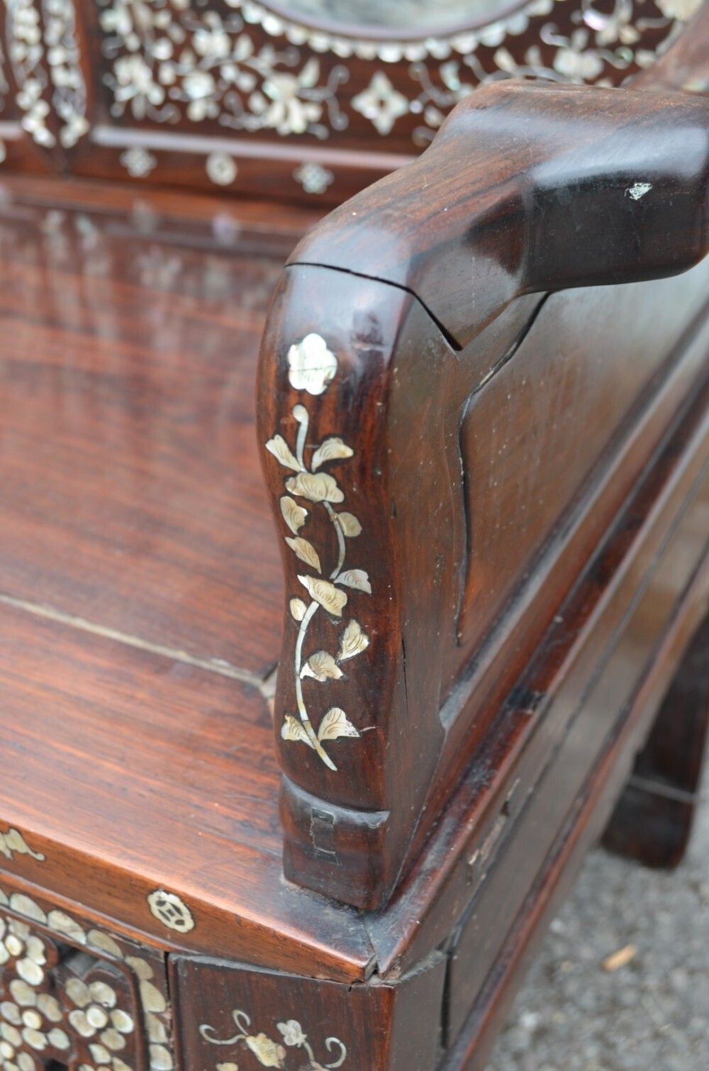 photo vinterior Unusual Early 20th Century Large Chinese Export Bench Inlaid With Mother Of Pearl