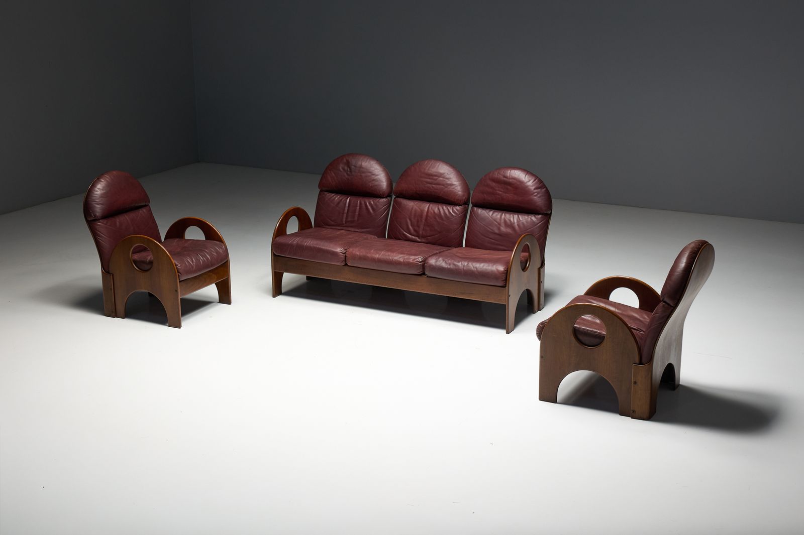 4353.0 Gae Aulenti Arcata Easy Chair In Walnut And Burgundy Leather, 1960s photo