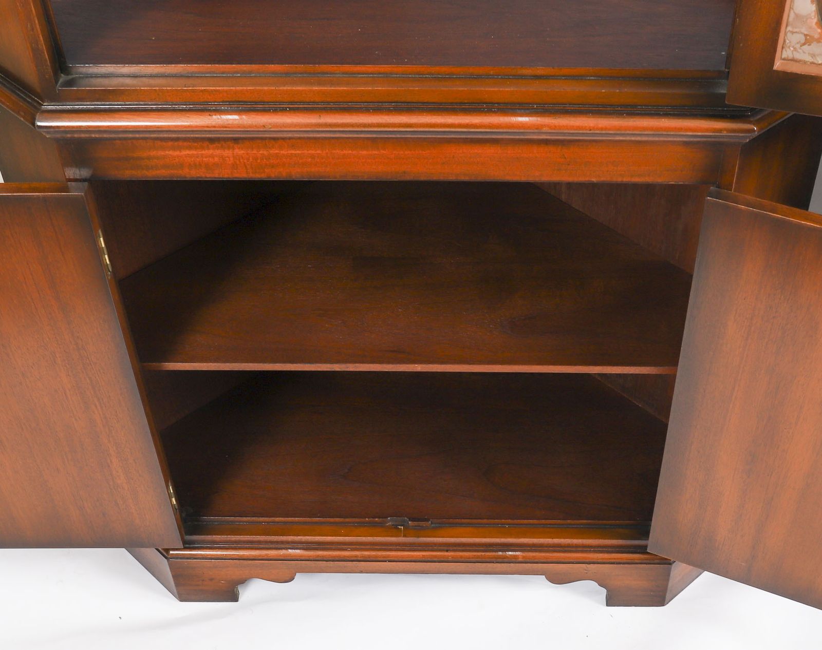 3250.0 Pair Vintage English Flame Mahogany Corner Display Cabinets Harrods 20thc photo