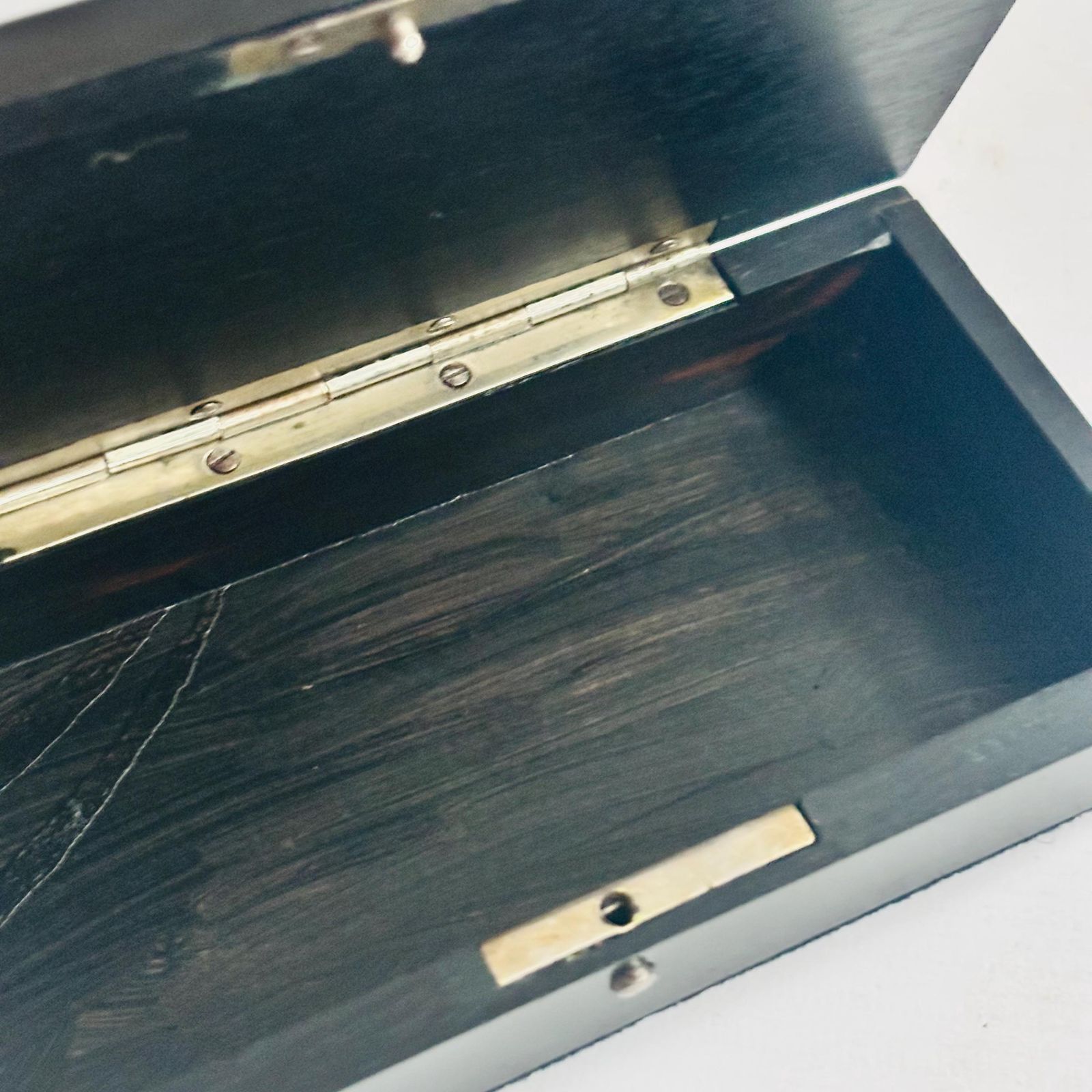 photo vinterior Rare 1910 Antique Wood Keepsake Box | Collector's Item |Trinket/Jewellery Box | Marked 'Ebony'