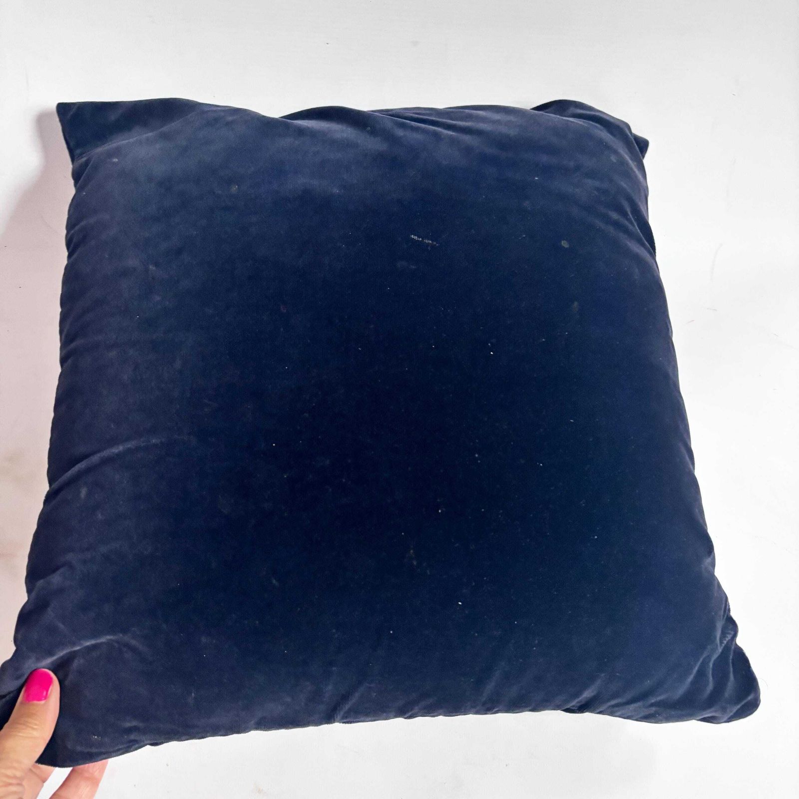 photo vintage Handmade Folk Cushion Vintage Victorian 1920s Velvet And Tapestry Cottage Scene