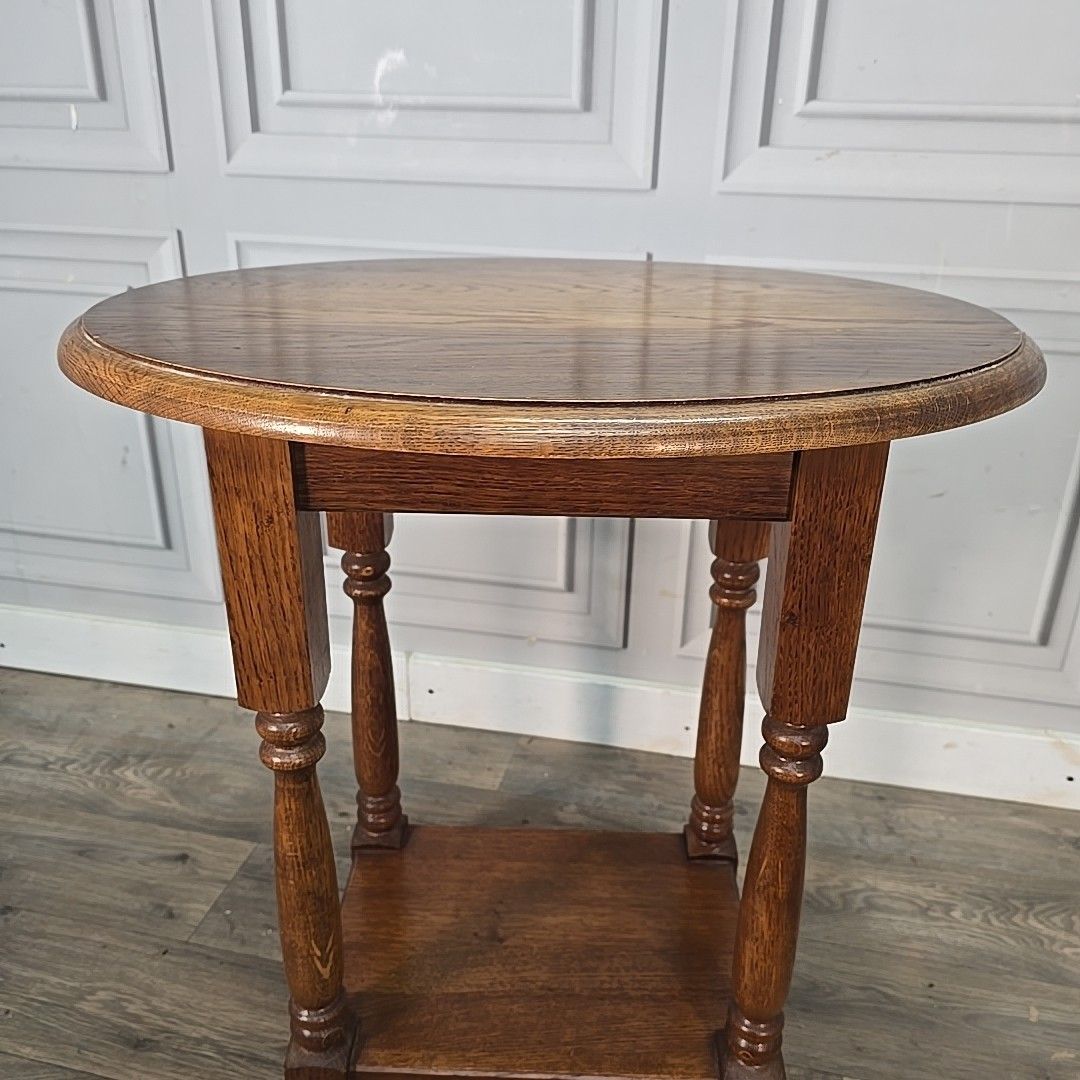 photo vintage Vintage Oak Side Table Old Mill Traditional Occasional End Table Solid Wood
