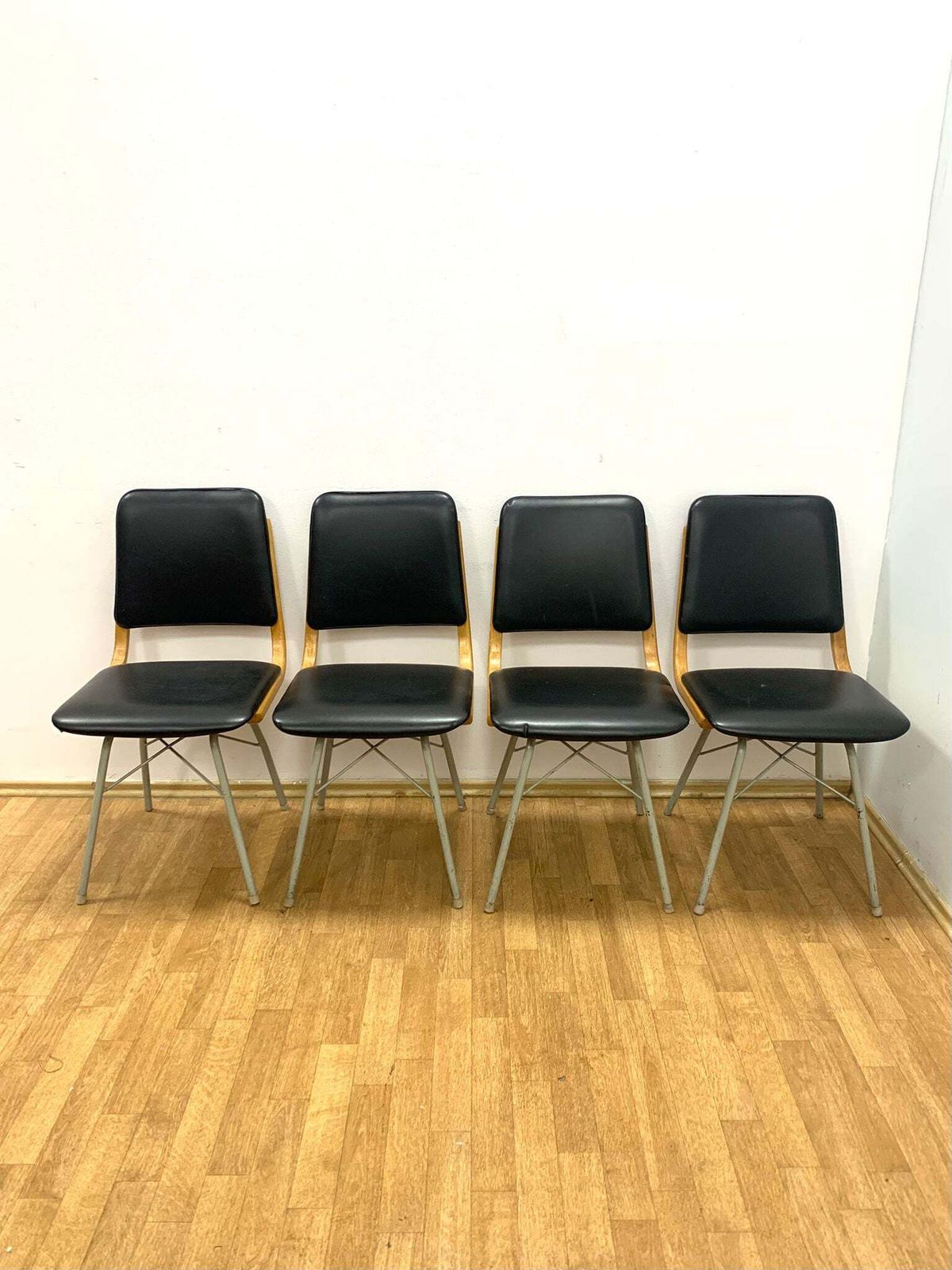 Mid Century Eetkamerstoelen Van Miroslav Navrátil Voor Ton, Jaren 1960 (Set Van 4) photo Meubels