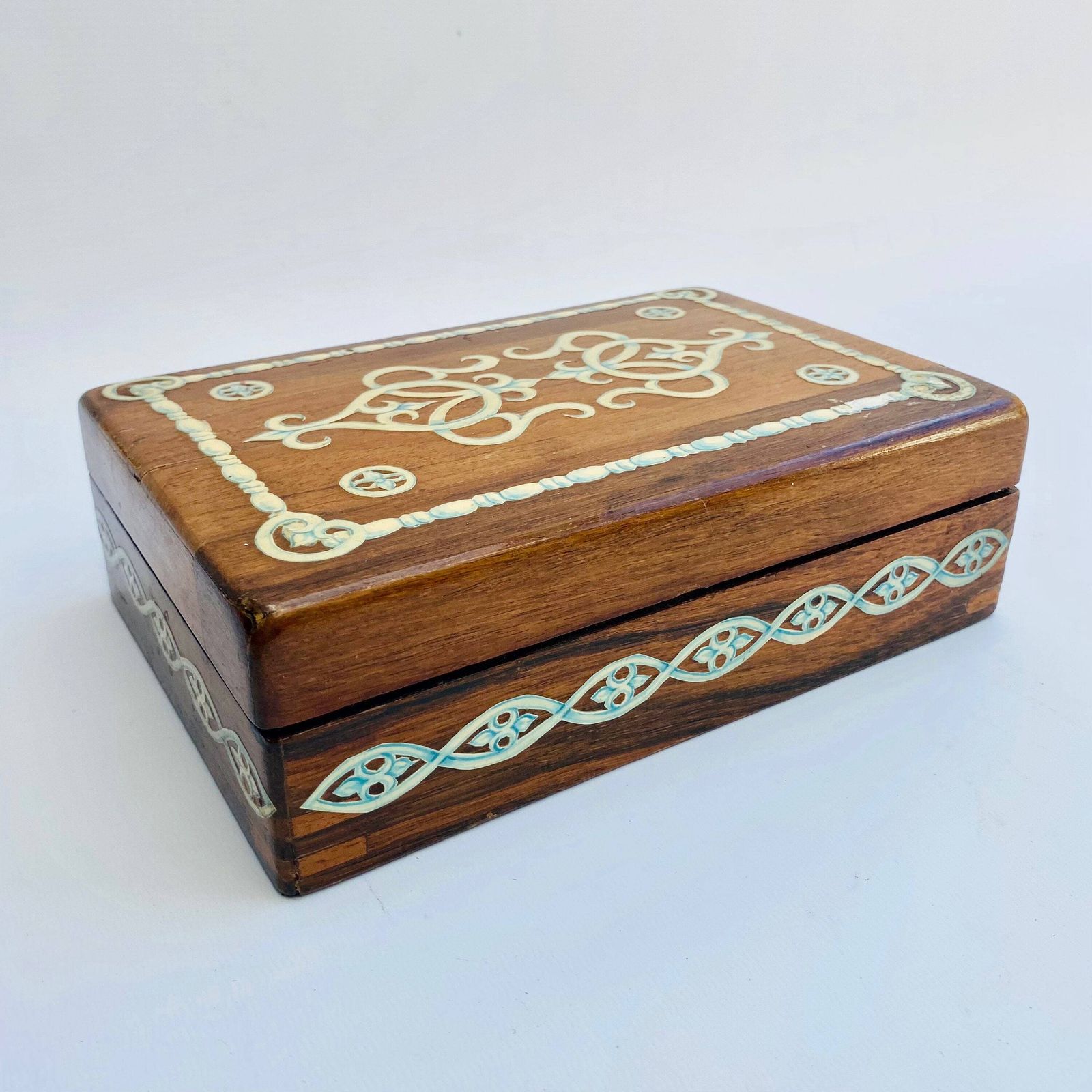 Antique Rare Cream/Blue Painted Decoupage Arts & Crafts Style Lacquer Wooden Victorian Box Oak Original Dark Green Felt  Leather Band photo 78.0