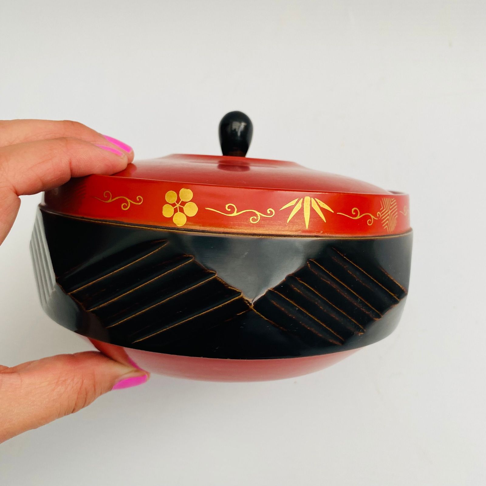 Vintage Japanese Lacquered Wooden Pot: Red & Black Floral Design photo Home Decor
