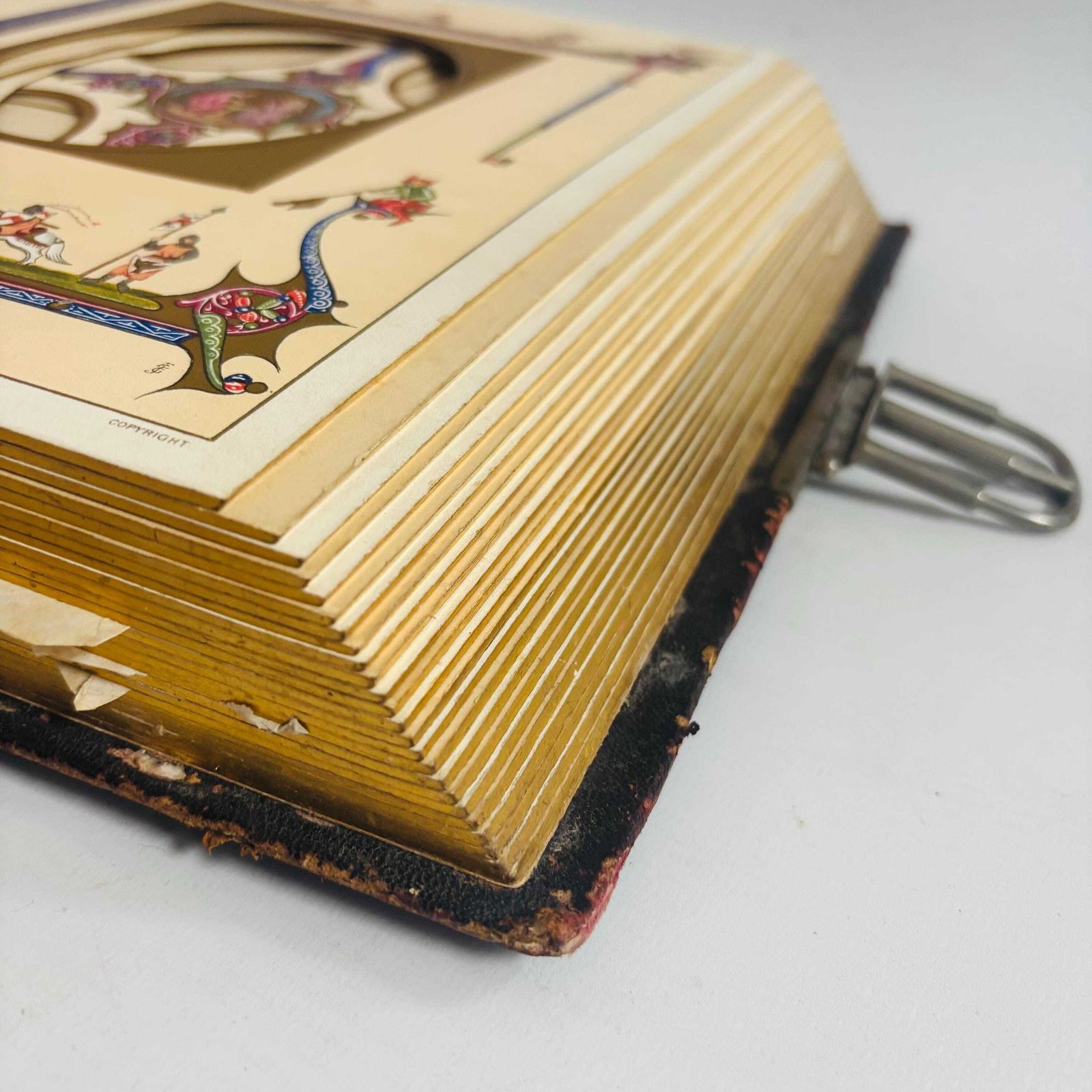 photo vinterior Antique Leather Album | Medieval Illuminated Manuscript Art, British Museum