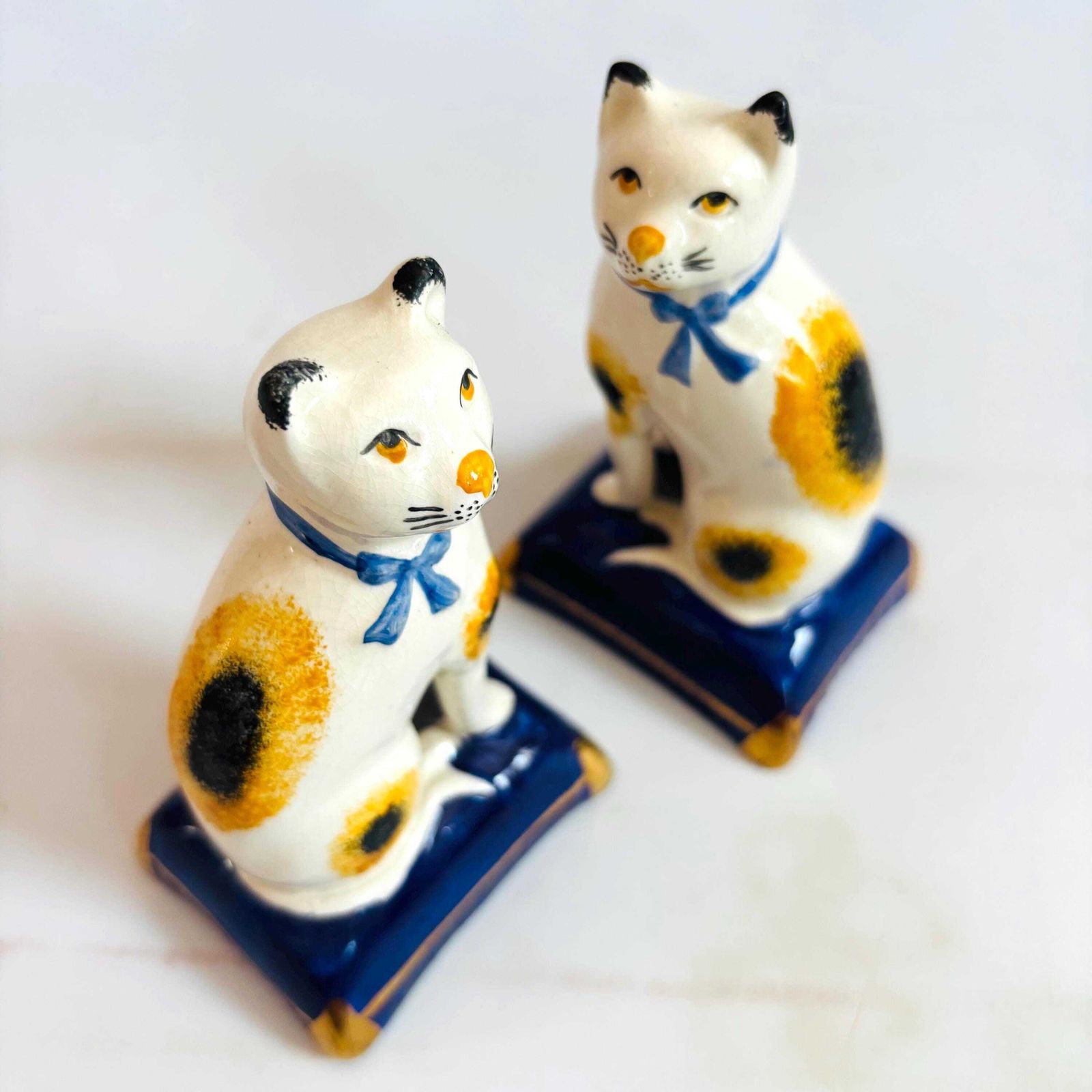 Mid Century Pair Of Staffordshire Style Unmarked Cats Pair Blue photo for sale