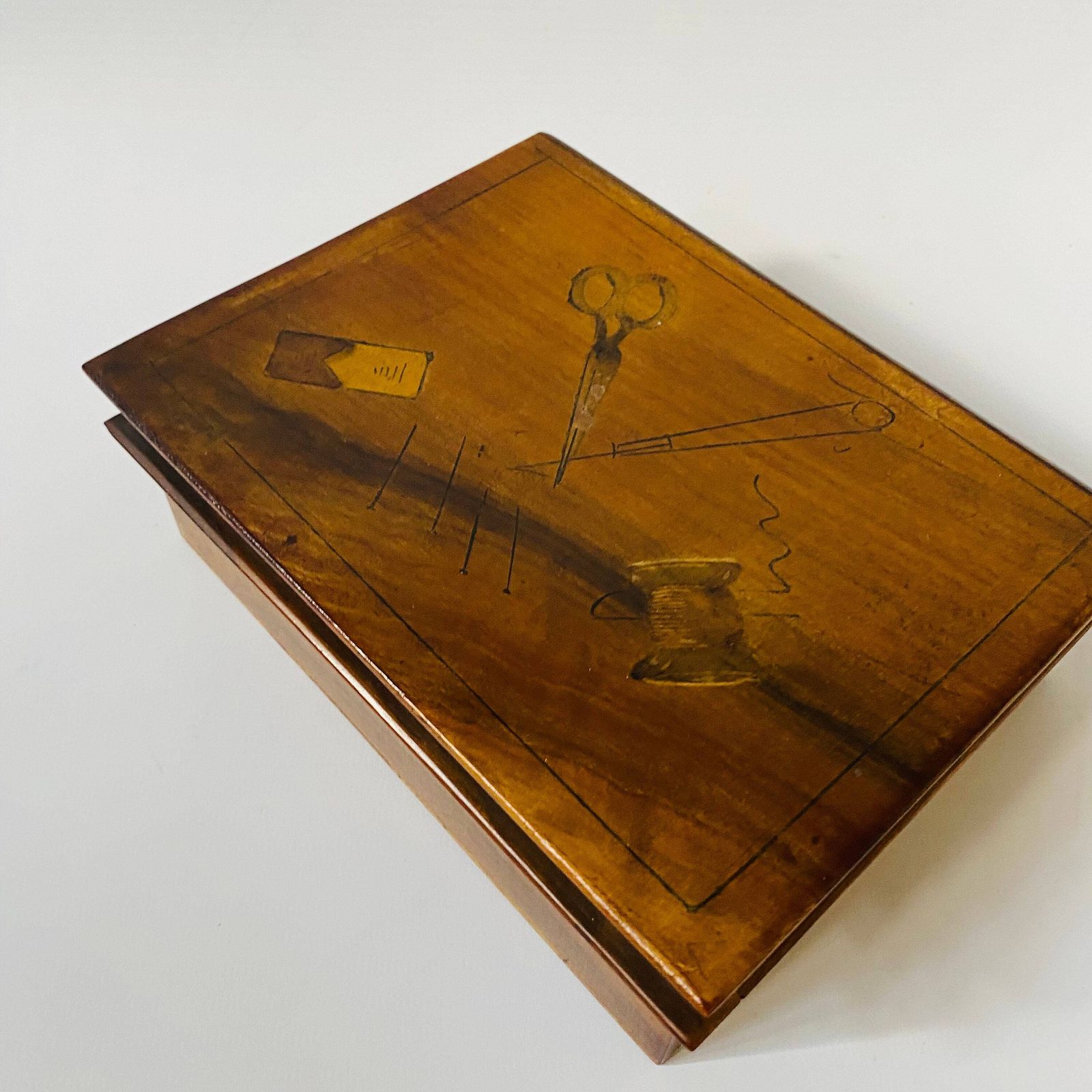 Antique Olive Wood Puzzle Box: Sorrento Sewing Motif Marquetry photo vinterior