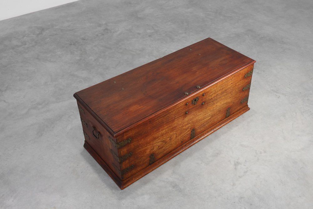 photo vintage Antique 19th Century Dutch Teak Blanket Chest, Netherlands