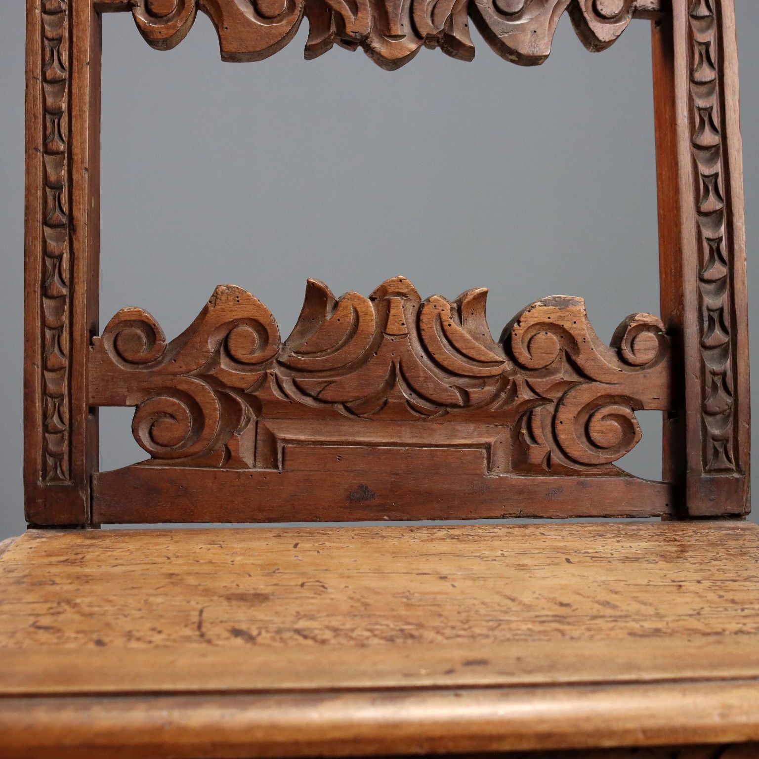 Baroque Chair Walnut Carvings Decoration XVII Century photo 520.0