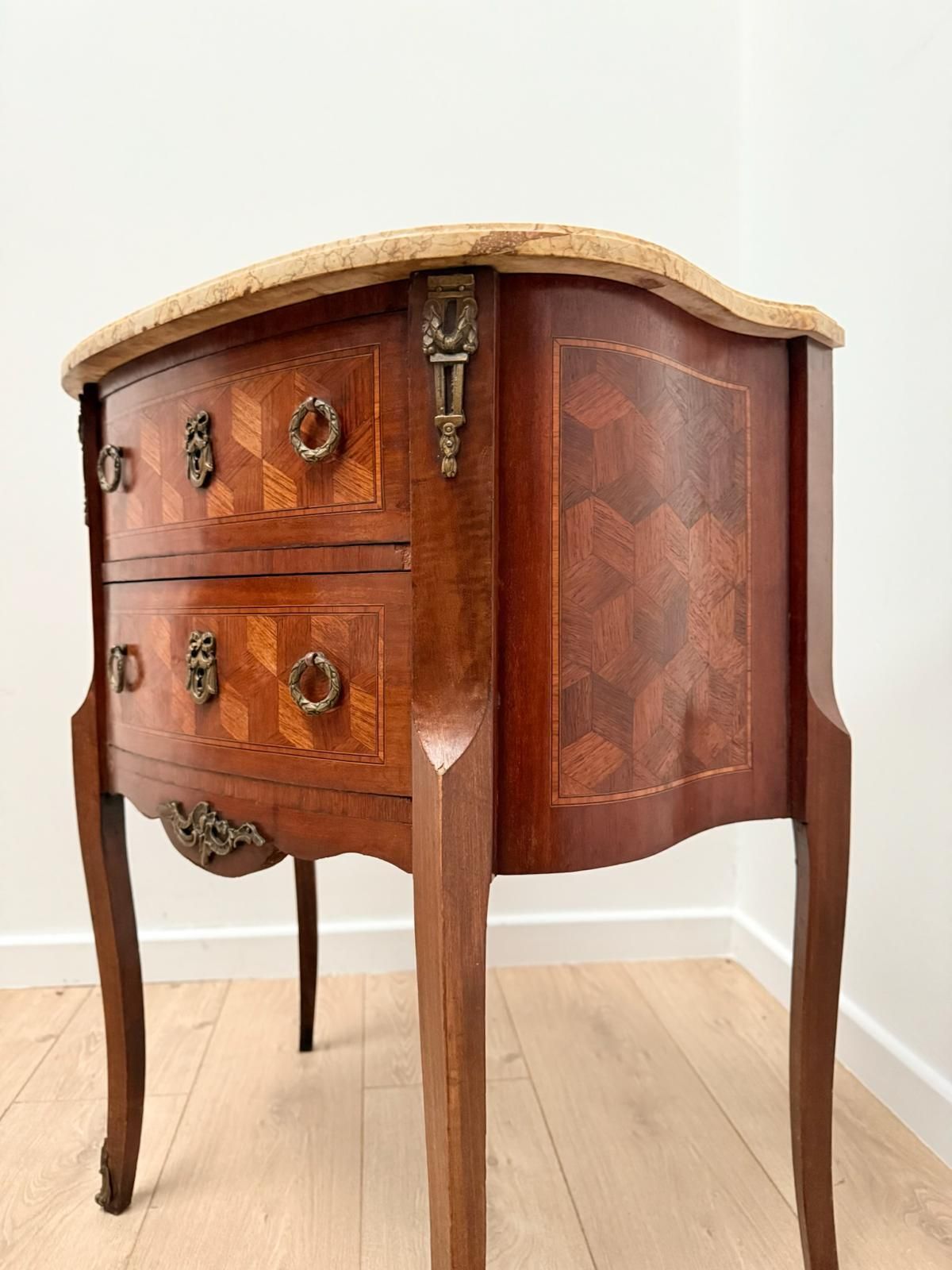 Beautiful French Louis XV Tulipwood Marquetry Chest 0187. photo for sale