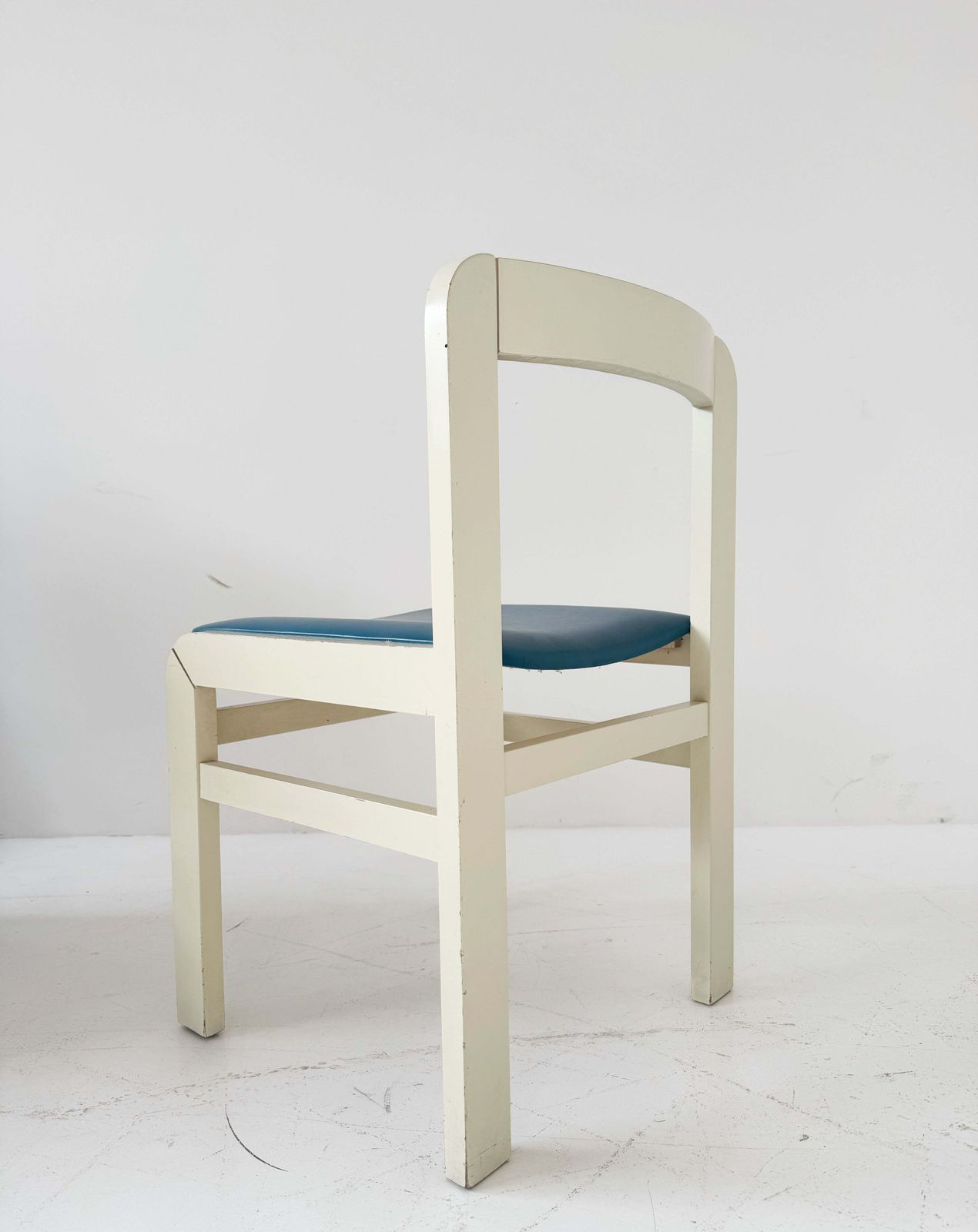 Lacquered Wooden Chair With Padded Seat – 1950s/1960s photo Furniture