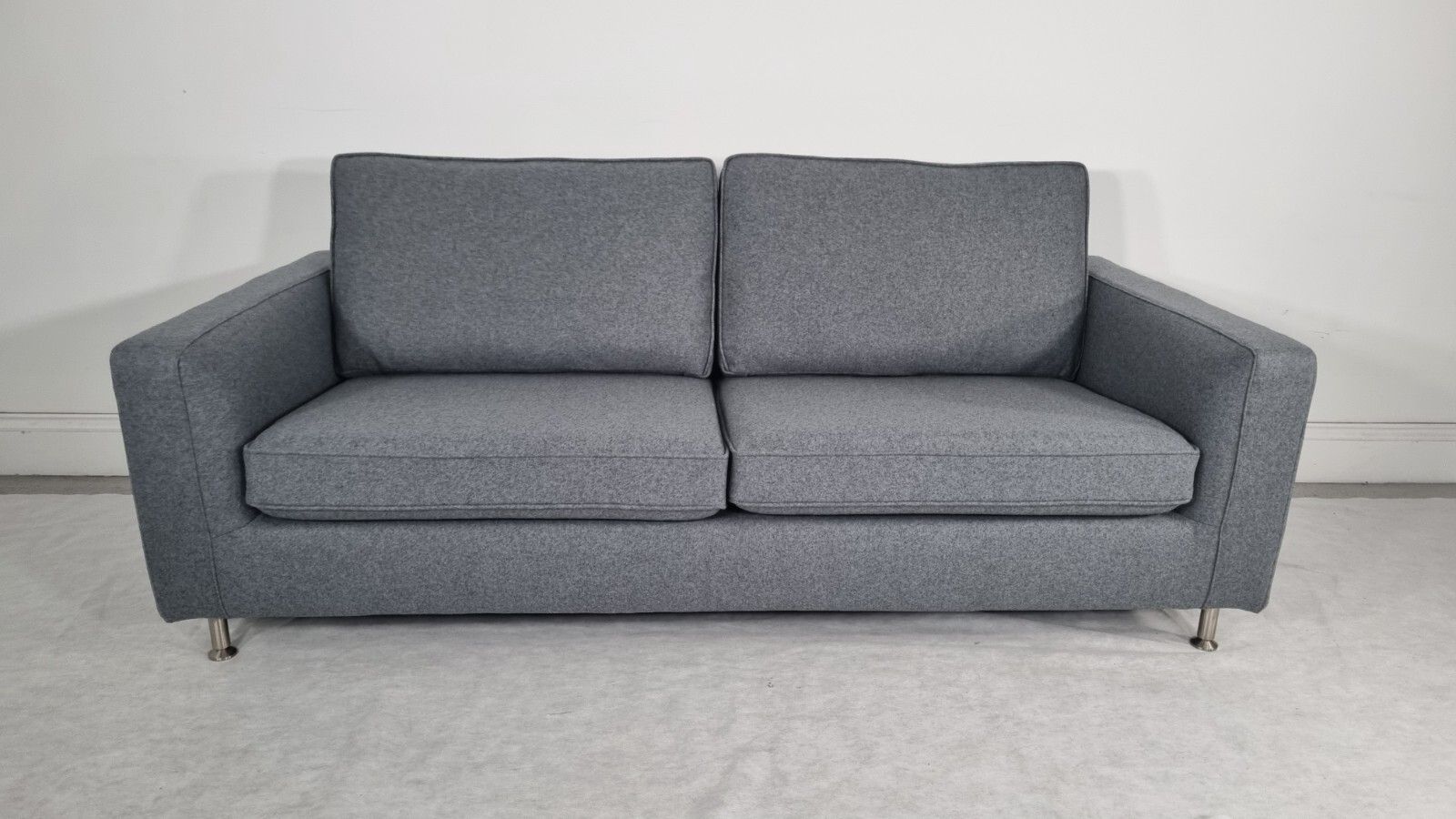 Minotti Sofa In Luxuriously Soft Mid Grey Wool Immaculate Condition