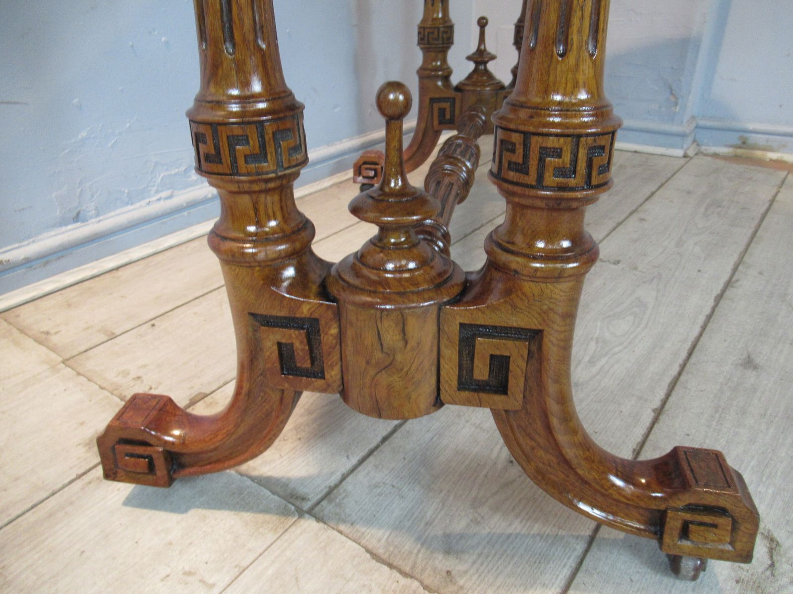 Quality   Victorian   Burr Oak   Side Table photo vinterior