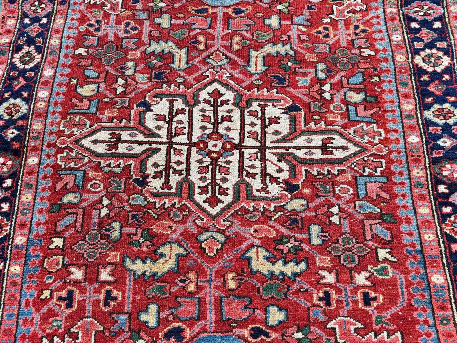 photo vintage Antique Heriz Rug 1.28m X 1.15m