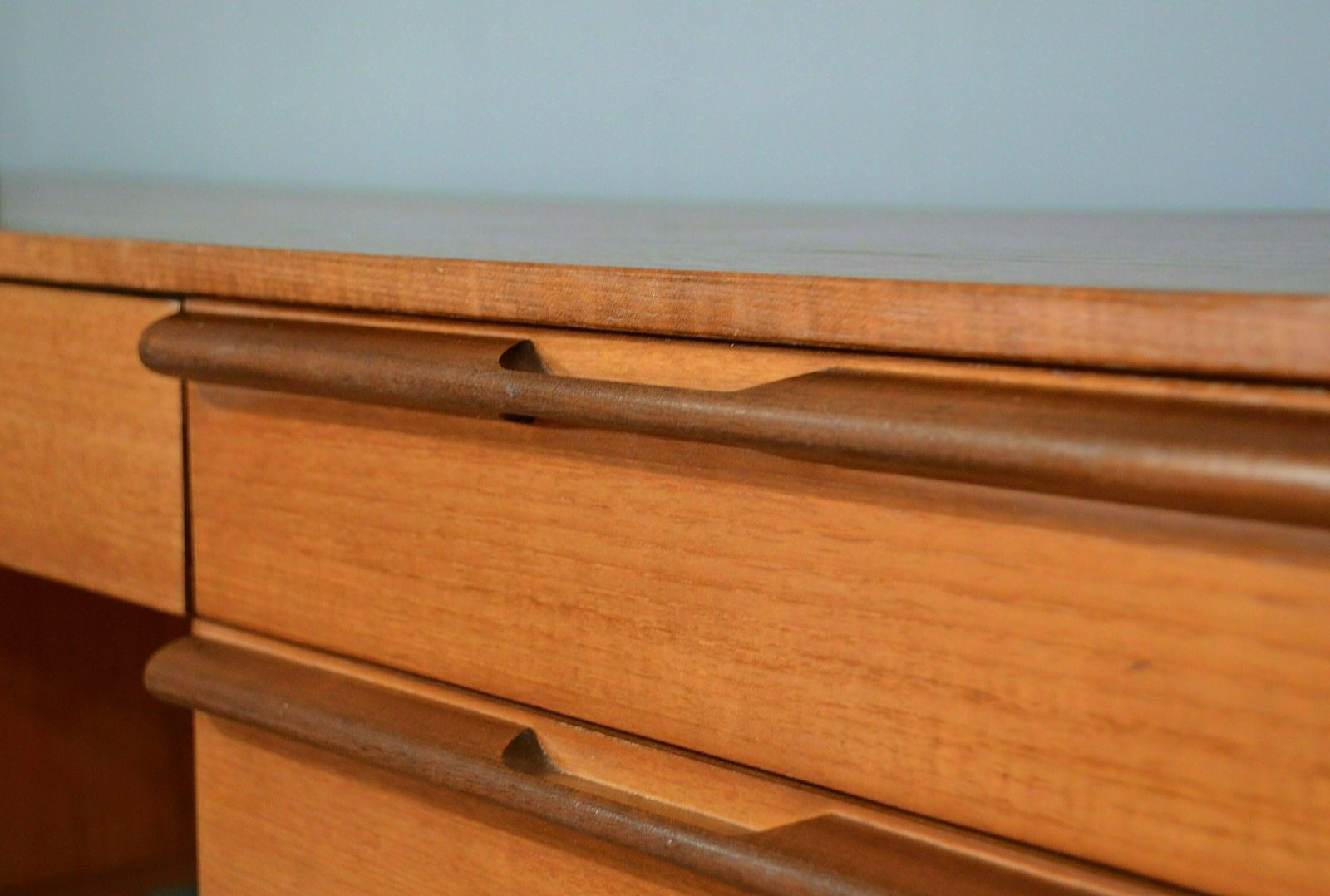 Vintage Avalon Mid Century Teak Desk / Dressing Table. Delivery. Modern / Danish Style. photo vinterior