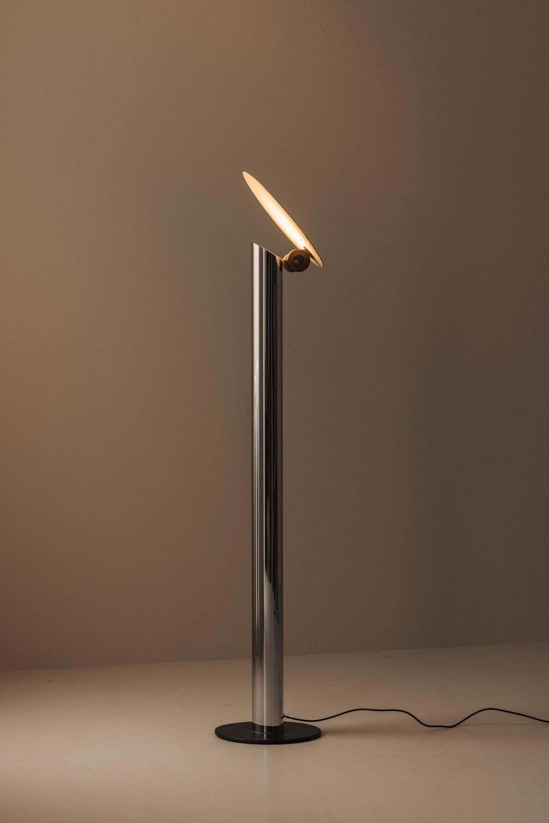 Minimalist Italian Floor Lamp From The Late 1970s In Chrome And Brushed Metal. photo vintage