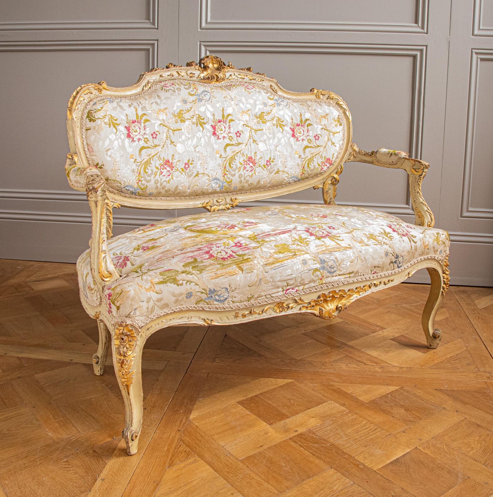 19th Century Italian Louis XV Style Giltwood Canapé photo Furniture