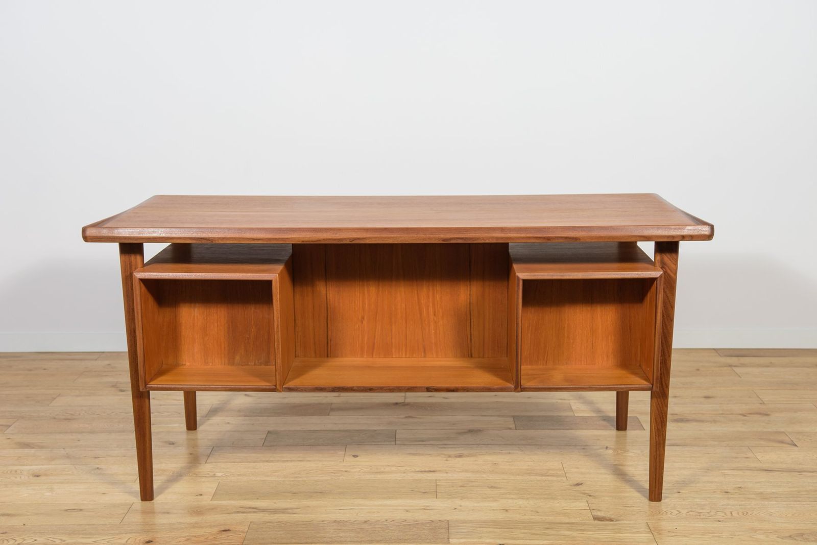 photo vinterior Mid Century Freestanding Teak Desk By Peter Løvig Nielsen For Loviq, 1960s
