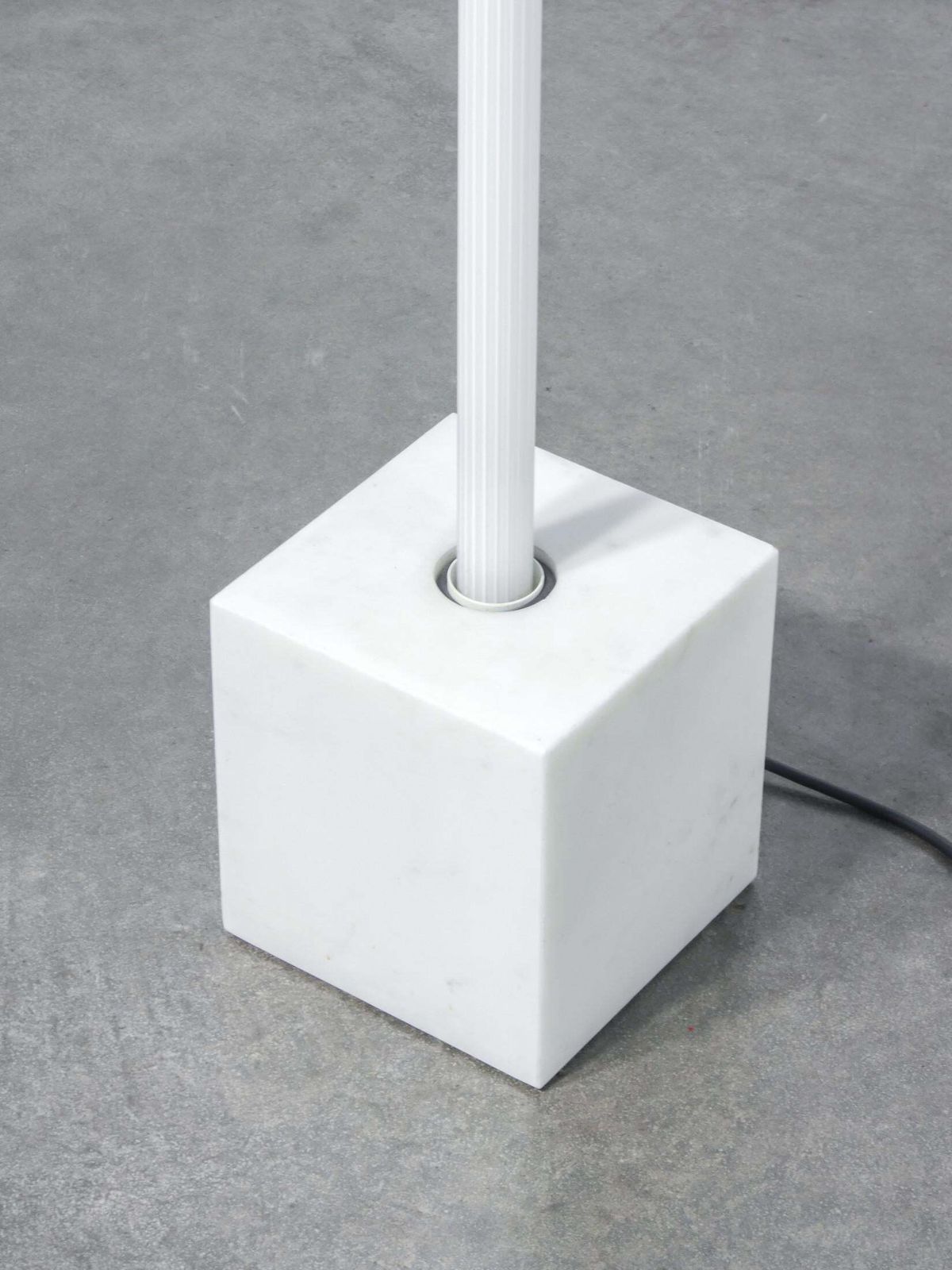 1732.0 Tricorno Floor Lamp, Design By L. Diaz De Santillana For Venini. 1985 photo