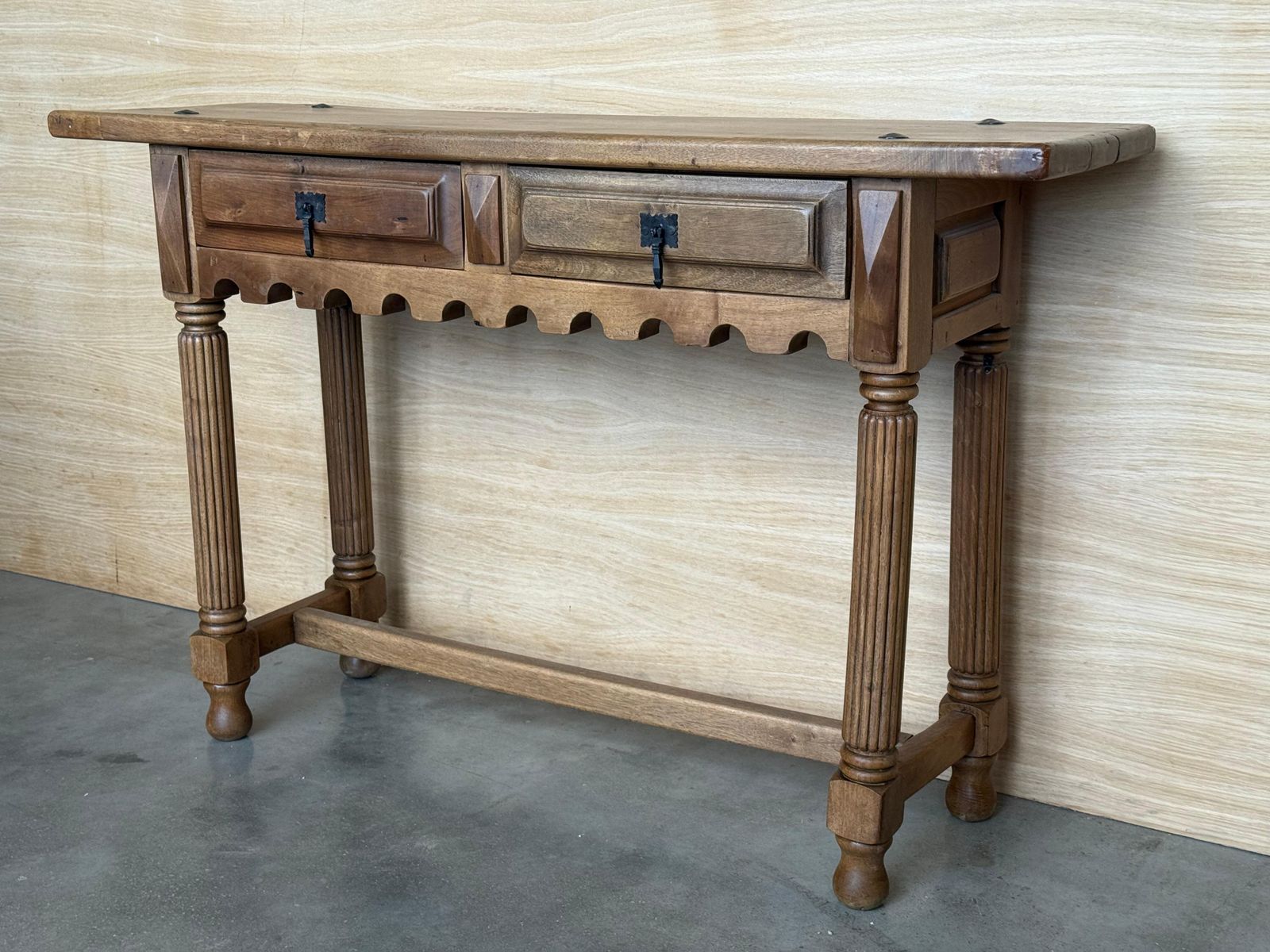 Early 20th Century Spanish Carved Light Walnut Console Table With Fluted Legs photo Furniture