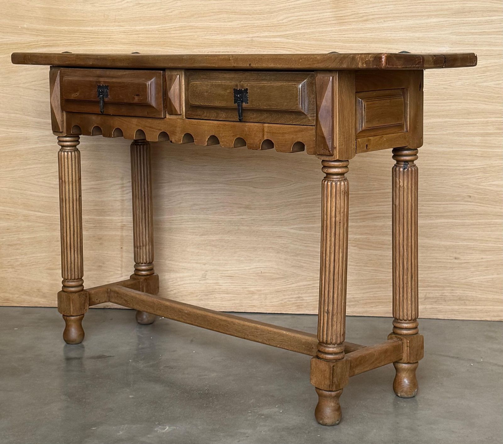 Early 20th Century Spanish Carved Light Walnut Console Table With Fluted Legs photo buy