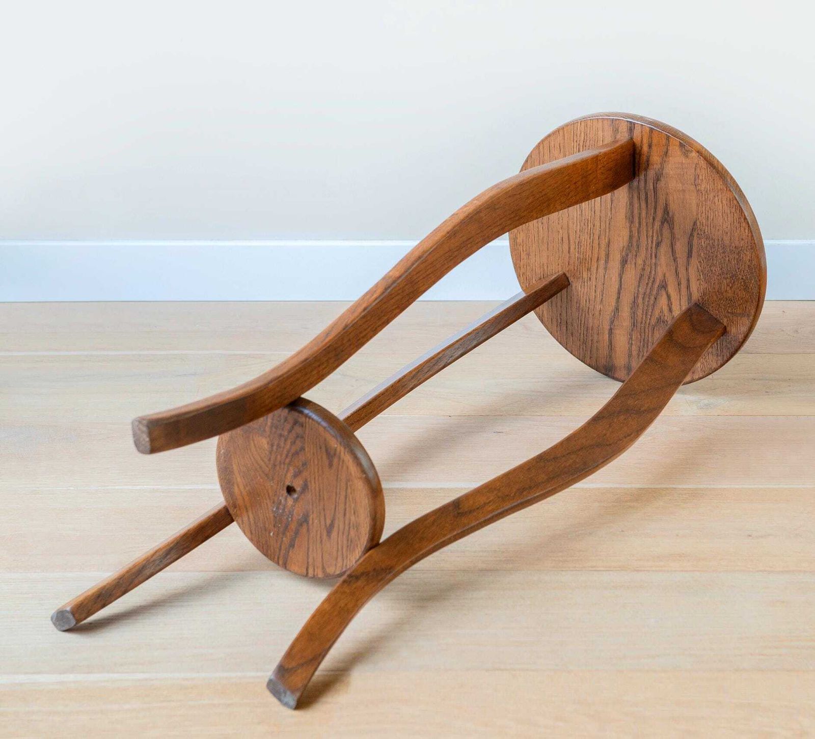 photo furniture Art Deco Oak Side Table With Curved Legs – Vintage Wooden Plant Stand
