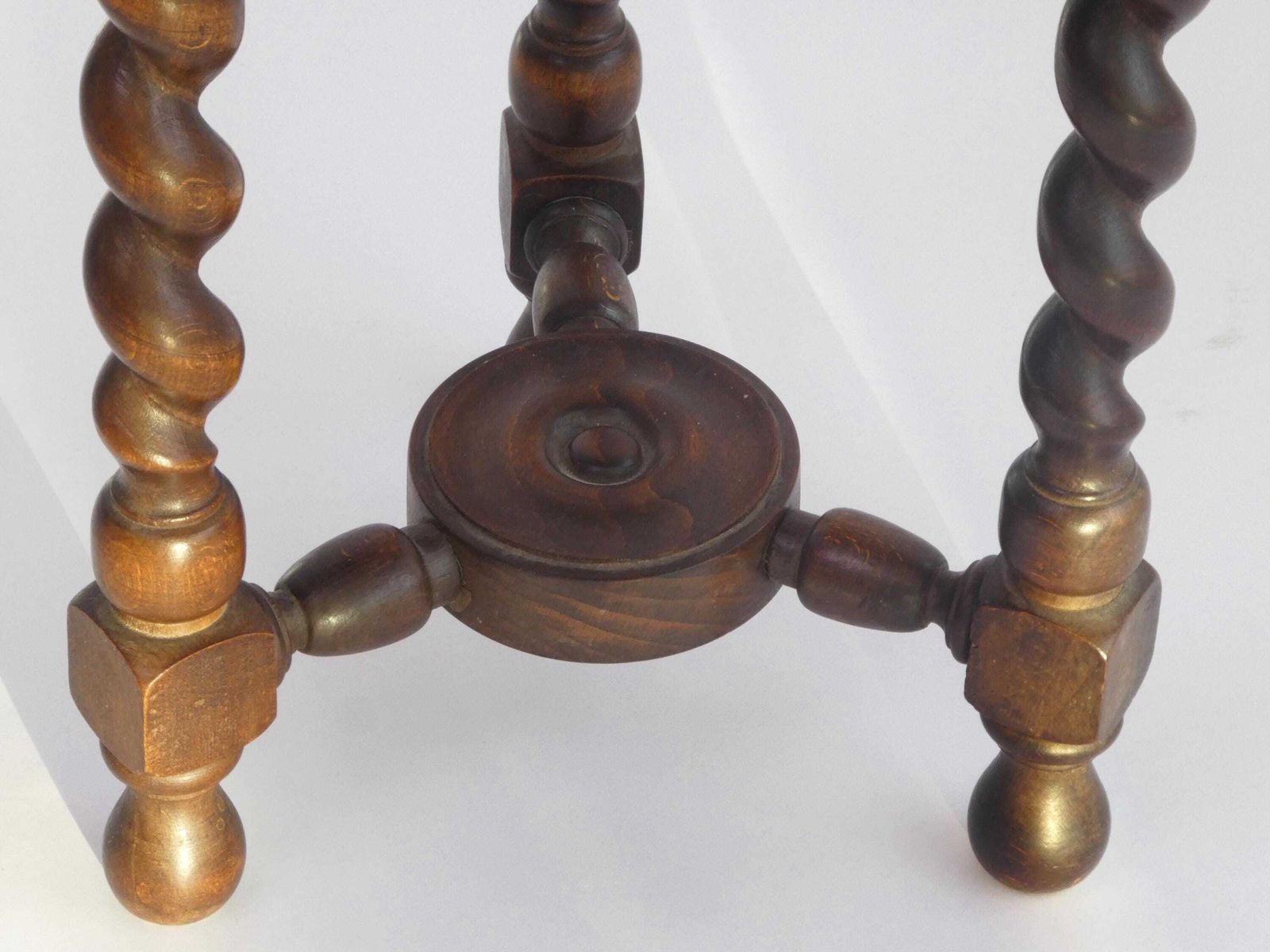 Antique Round Barley Twist Wooden Table, Small Plant Stand With Turned Legs, Farmhouse Decor photo Furniture