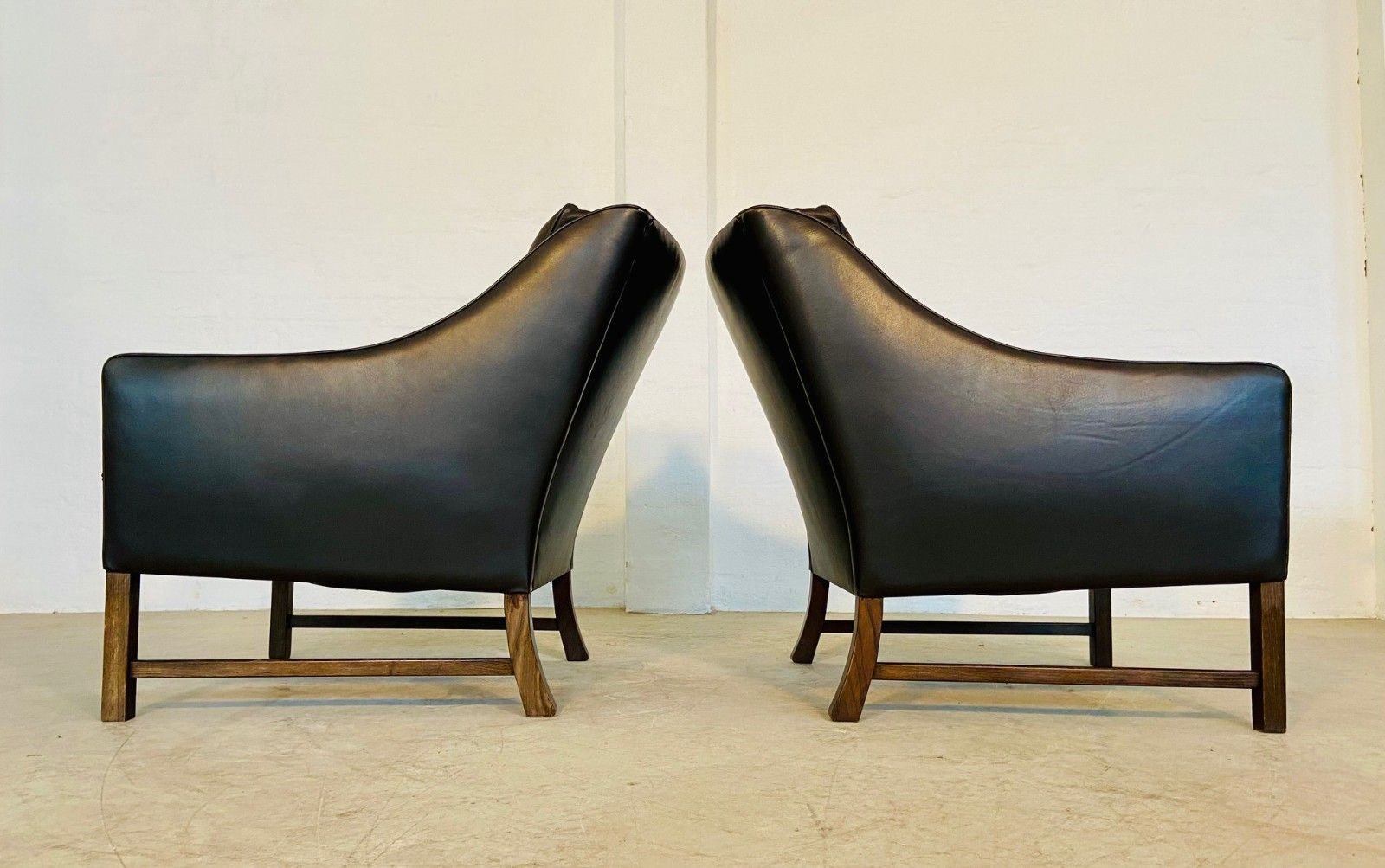 photo furniture Mid Century Fredrik Kayser Leather & Rosewood Lounge Chairs – Brown Leather
