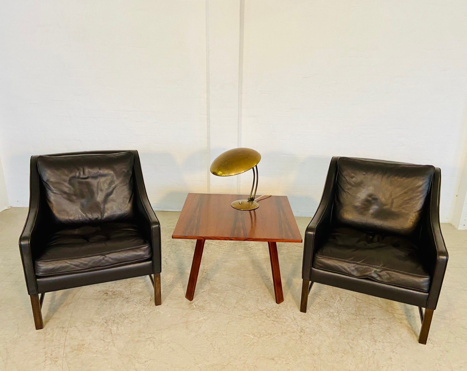 photo vinterior Mid Century Fredrik Kayser Leather & Rosewood Lounge Chairs – Brown Leather