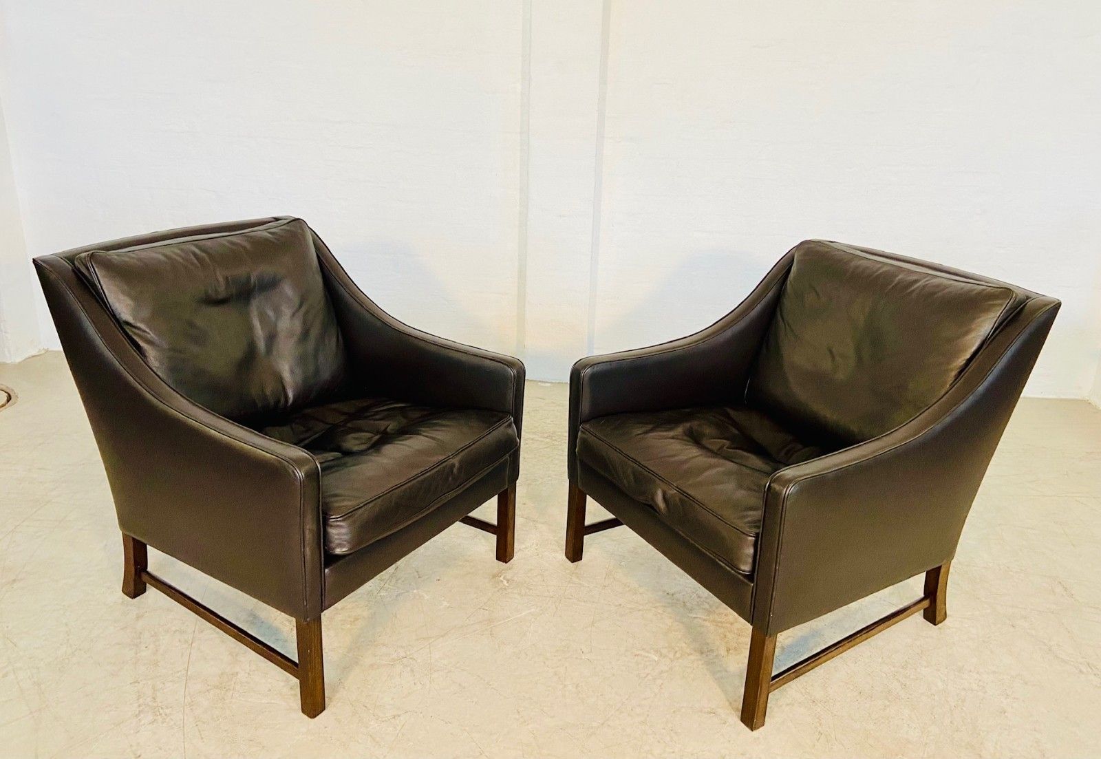 photo buy Mid Century Fredrik Kayser Leather & Rosewood Lounge Chairs – Brown Leather