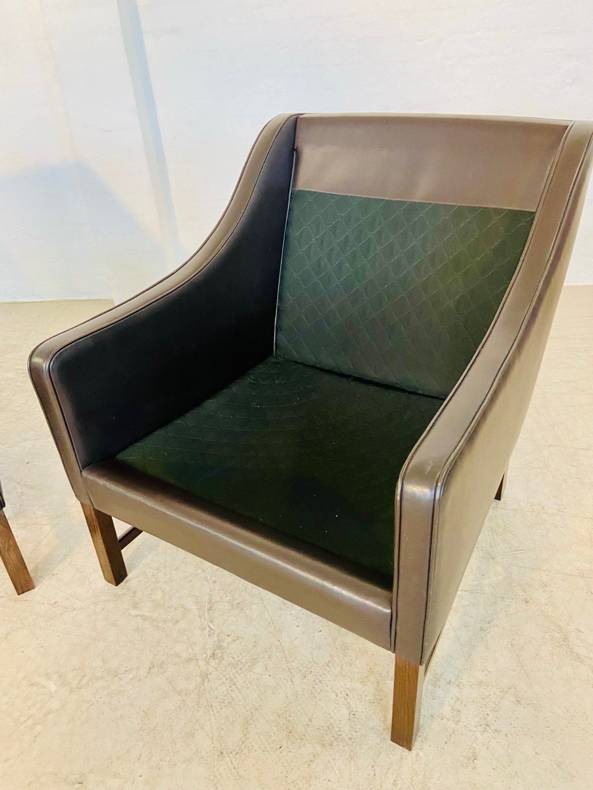 photo vintage Mid Century Fredrik Kayser Leather & Rosewood Lounge Chairs – Brown Leather